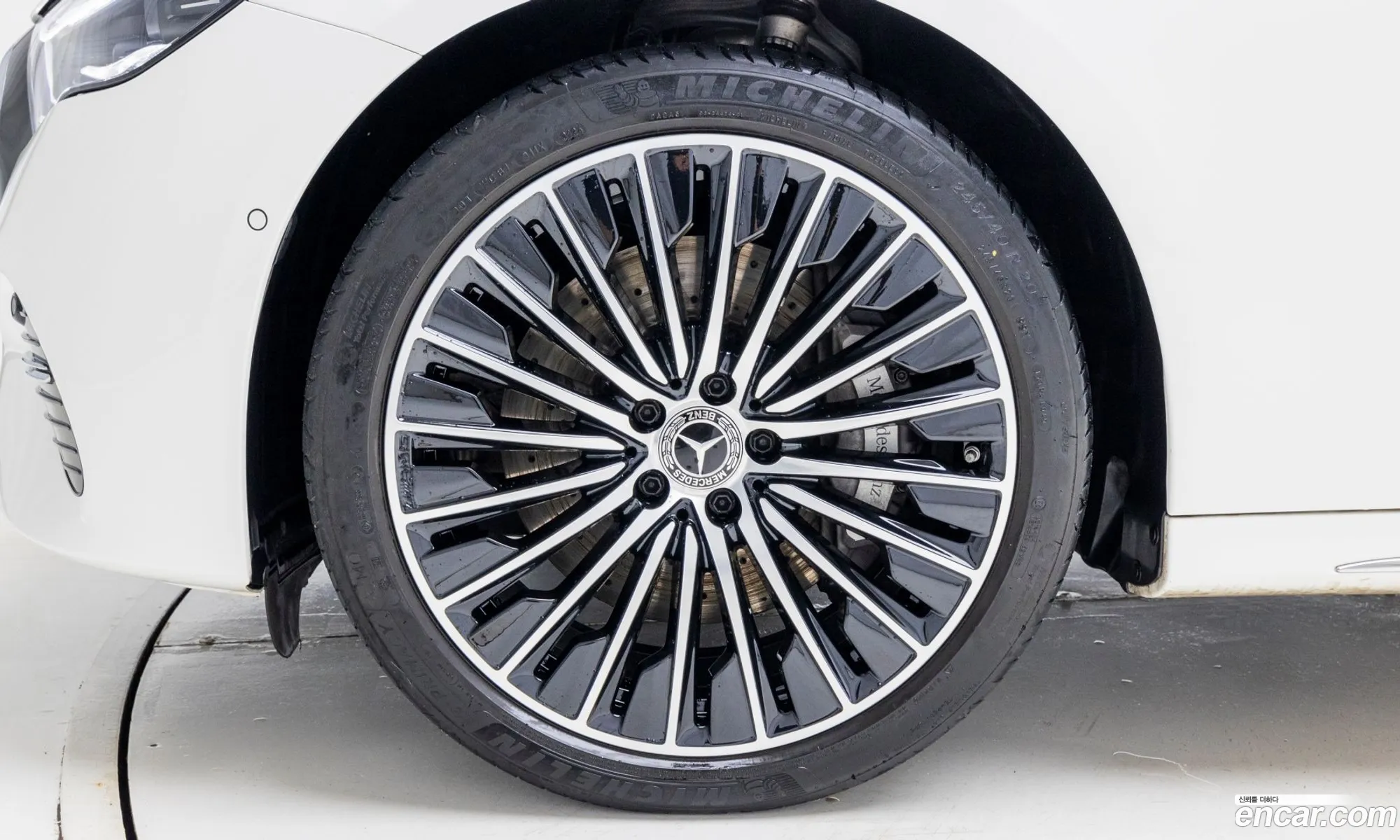 Mercedes-Benz E-Class W214 2025 — 12