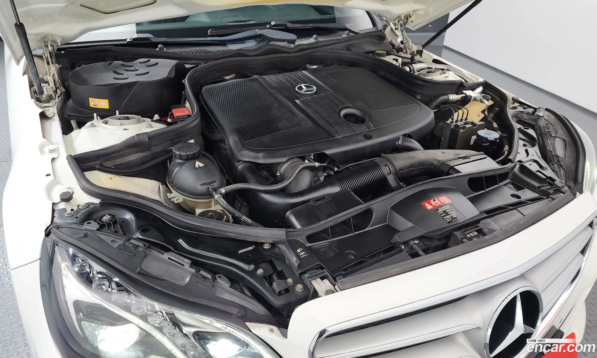 Mercedes-Benz E-Class W212 2014 WDDHF8CB9EB010959 — 18