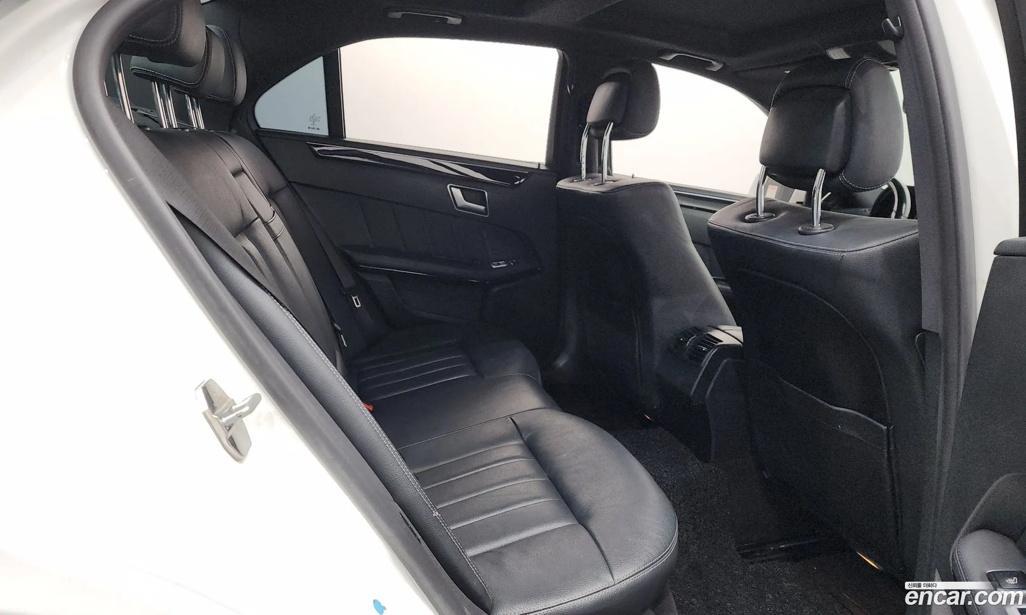 Mercedes-Benz E-Class W212 2014 WDDHF8CB9EB010959 — 6