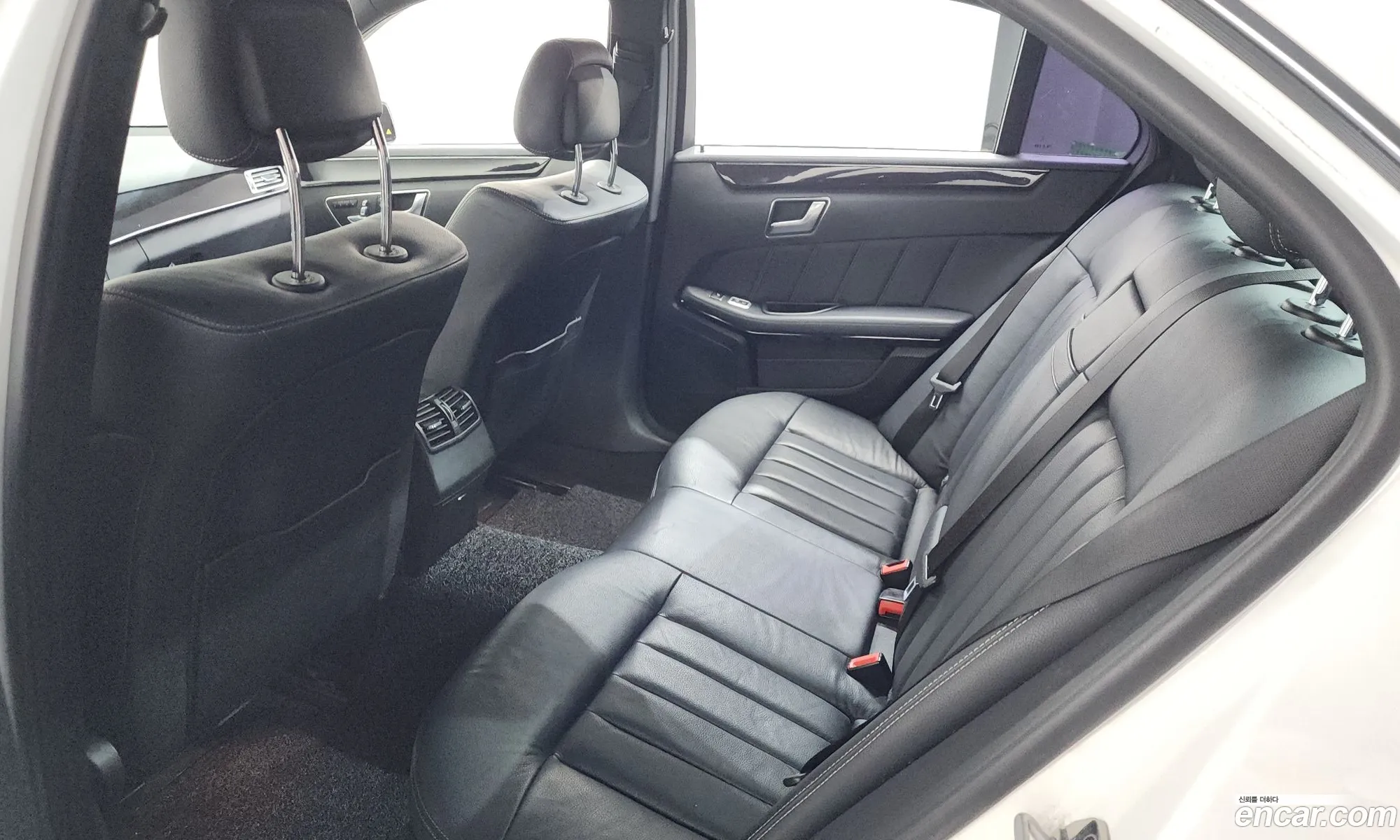Mercedes-Benz E-Class W212 2014 WDDHF8CB9EB010959 — 4