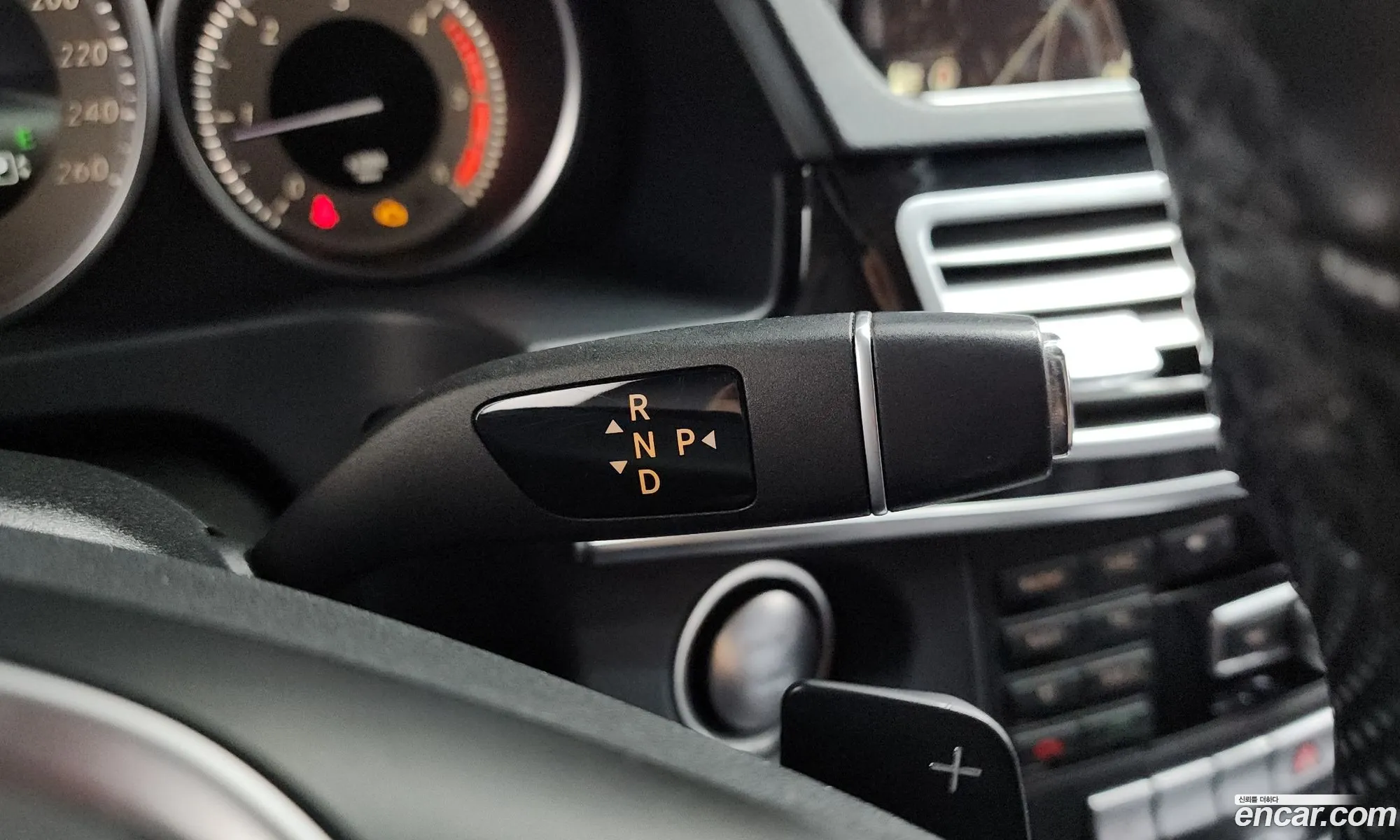 Mercedes-Benz E-Class W212 2014 WDDHF8CB9EB010959 — 9