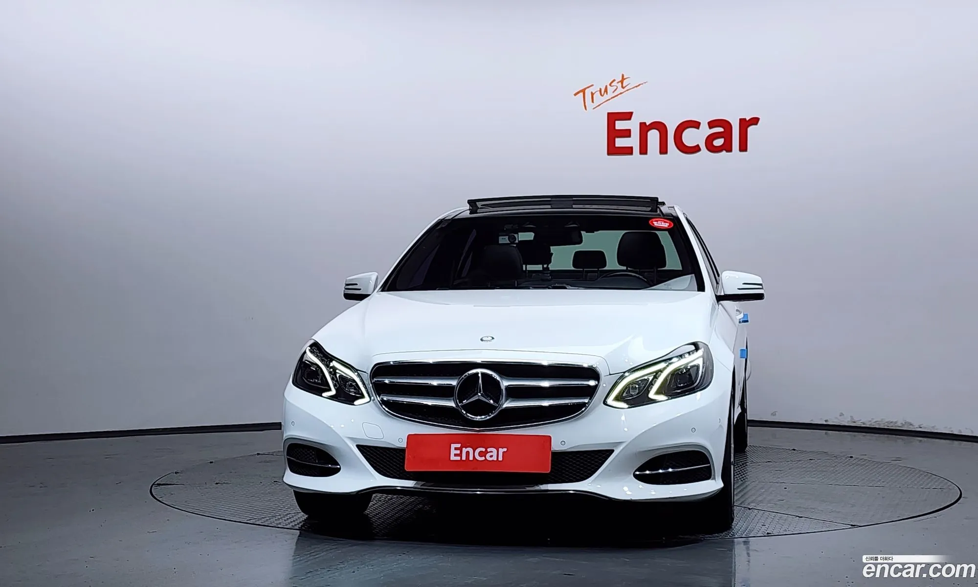Mercedes-Benz E-Class W212 2014 WDDHF8CB9EB010959 — 11