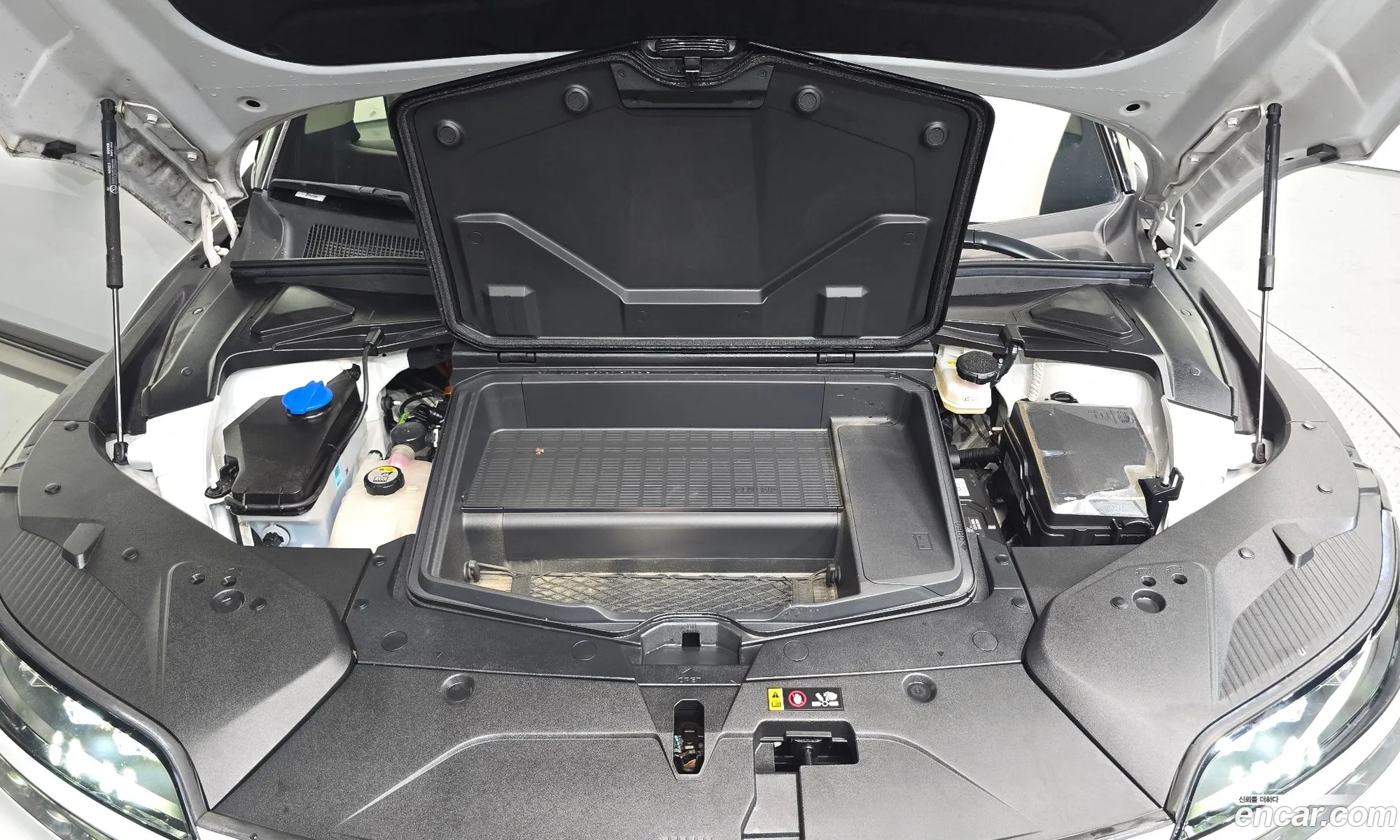 Genesis GV60 2022 — 18