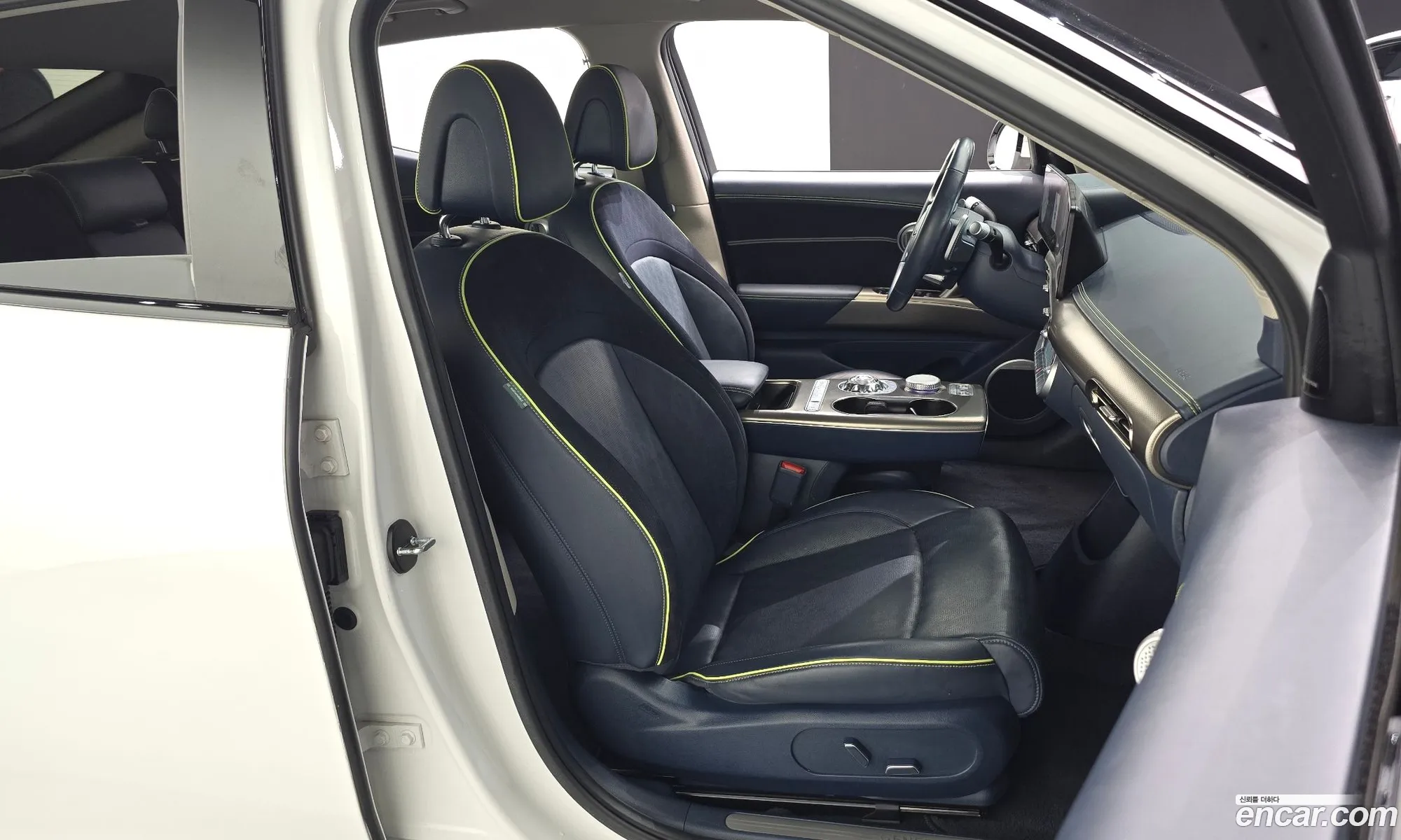 Genesis GV60 2022 — 35