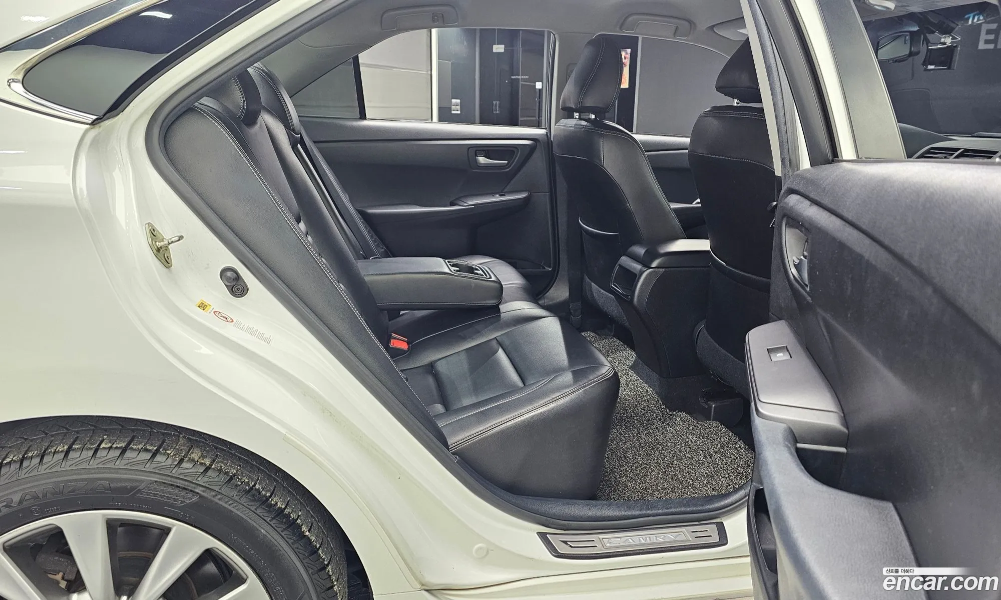 Toyota Camry 2017 4T1BD1FK0HU226163 — 29