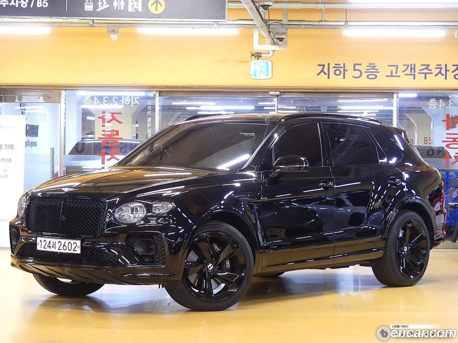 Bentley Bentayga 2023 — 17