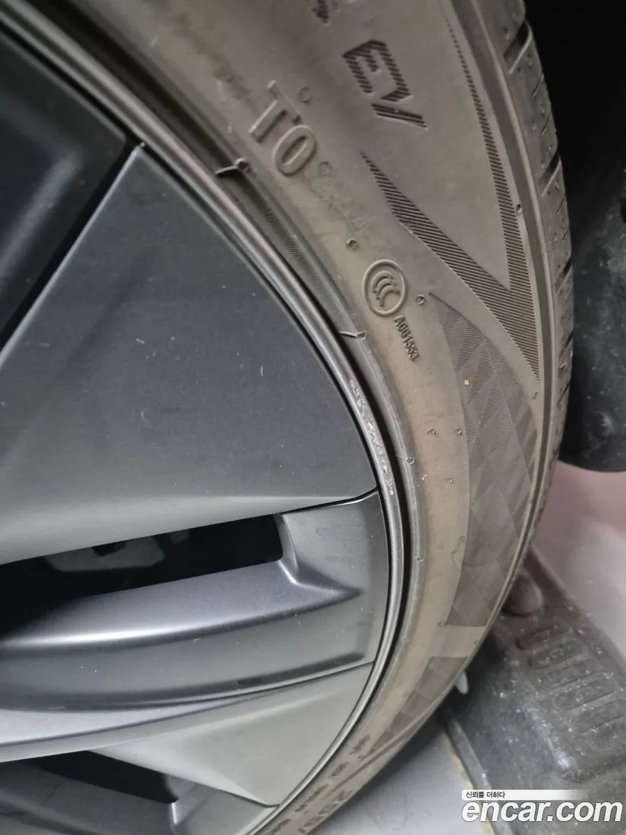 Tesla Model Y 2025 — 11