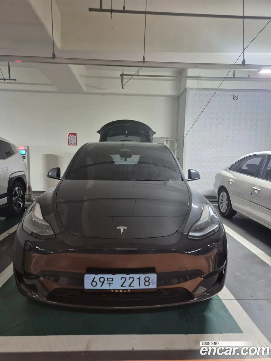 Tesla Model Y 2025 — 8