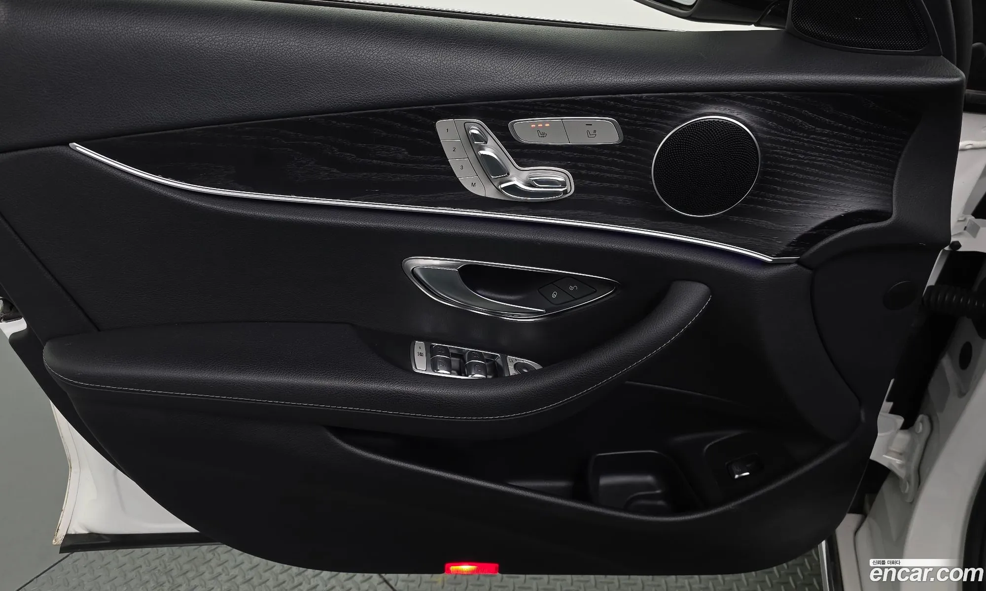Mercedes-Benz E-Class W213 2019 WDDZF0EB8KA567057 — 3