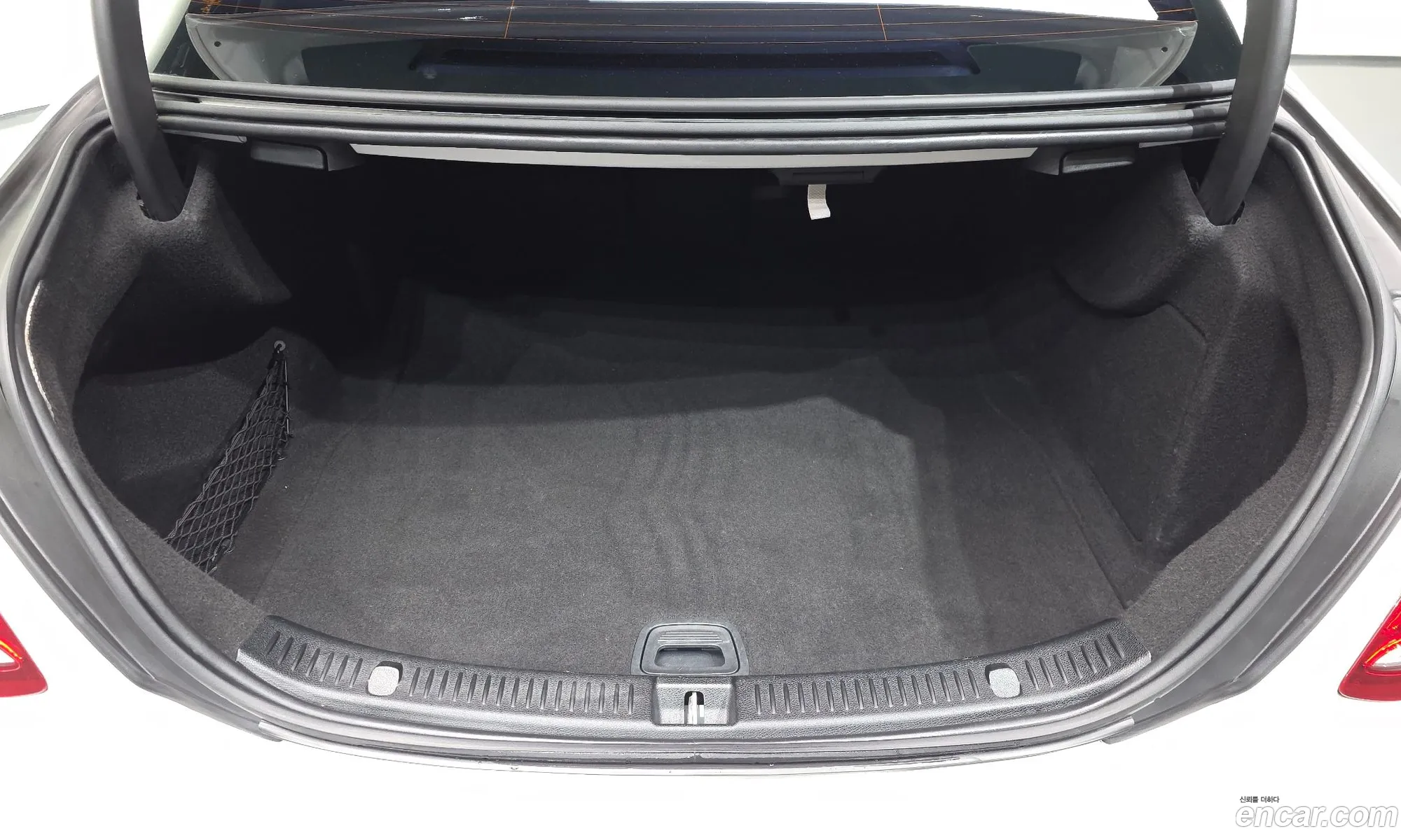 Mercedes-Benz E-Class W213 2019 WDDZF0EB8KA567057 — 9