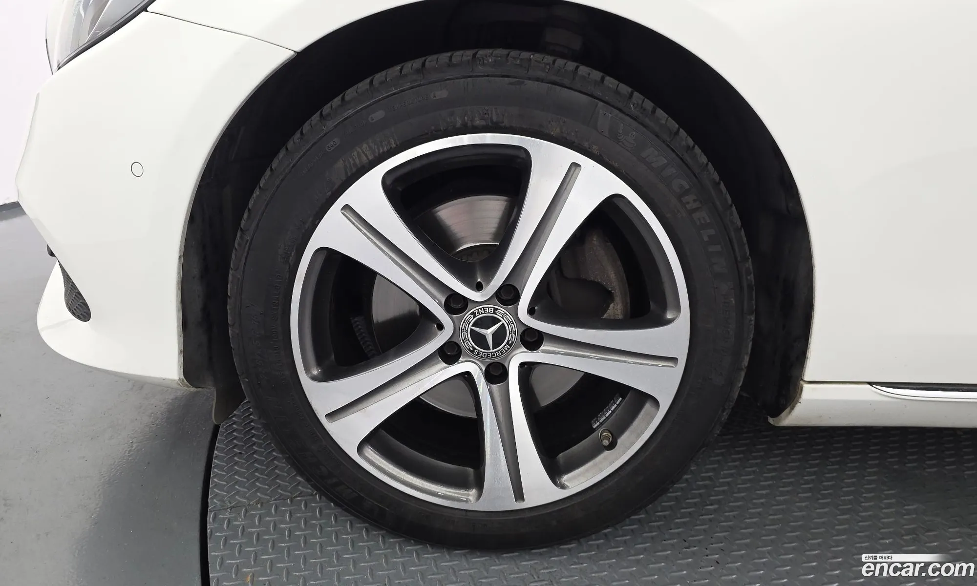 Mercedes-Benz E-Class W213 2019 WDDZF0EB8KA567057 — 2