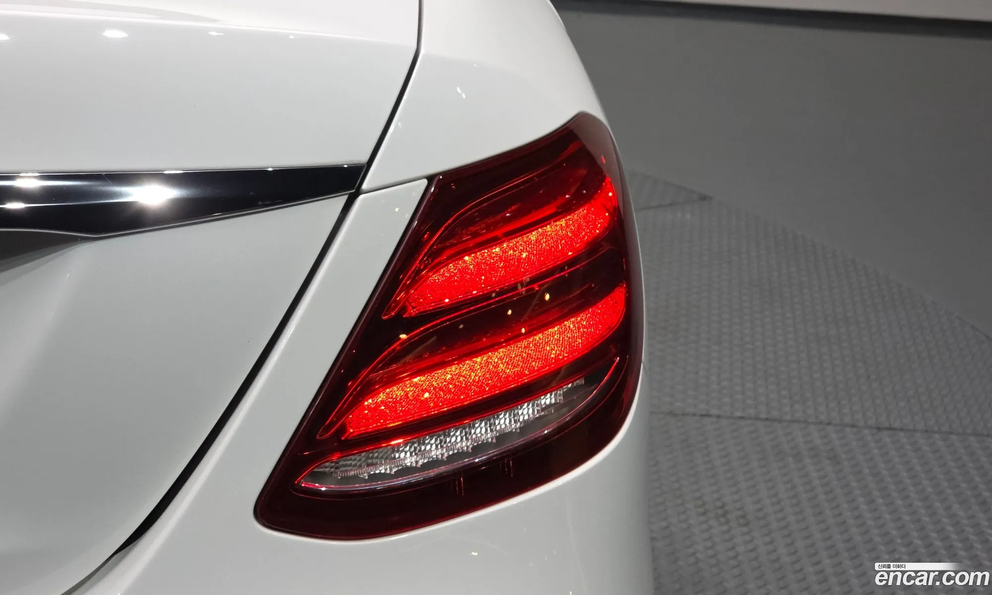 Mercedes-Benz E-Class W213 2019 WDDZF0EB8KA567057 — 28