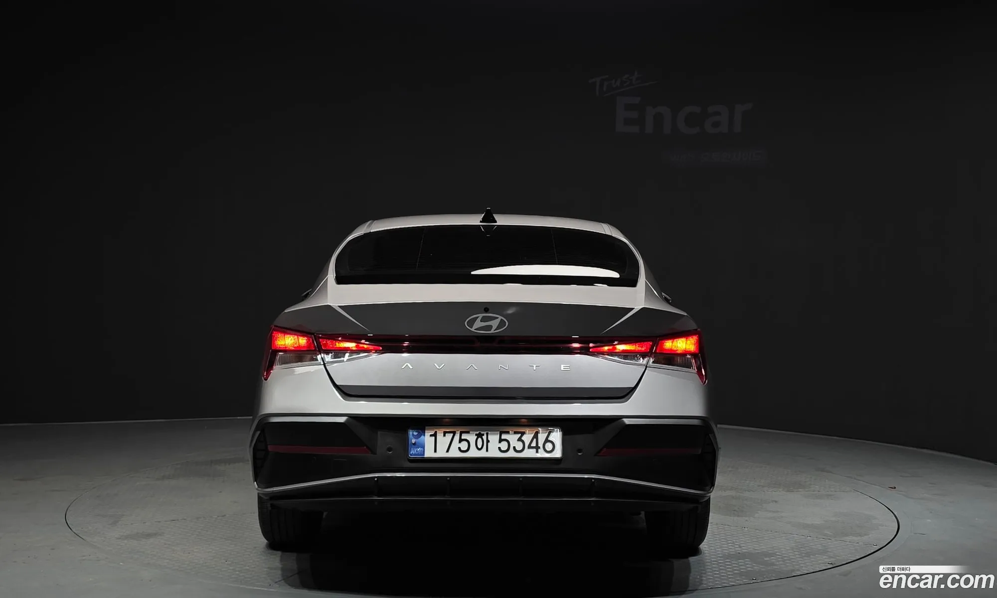 Hyundai Elantra Hybrid 2023 — 11