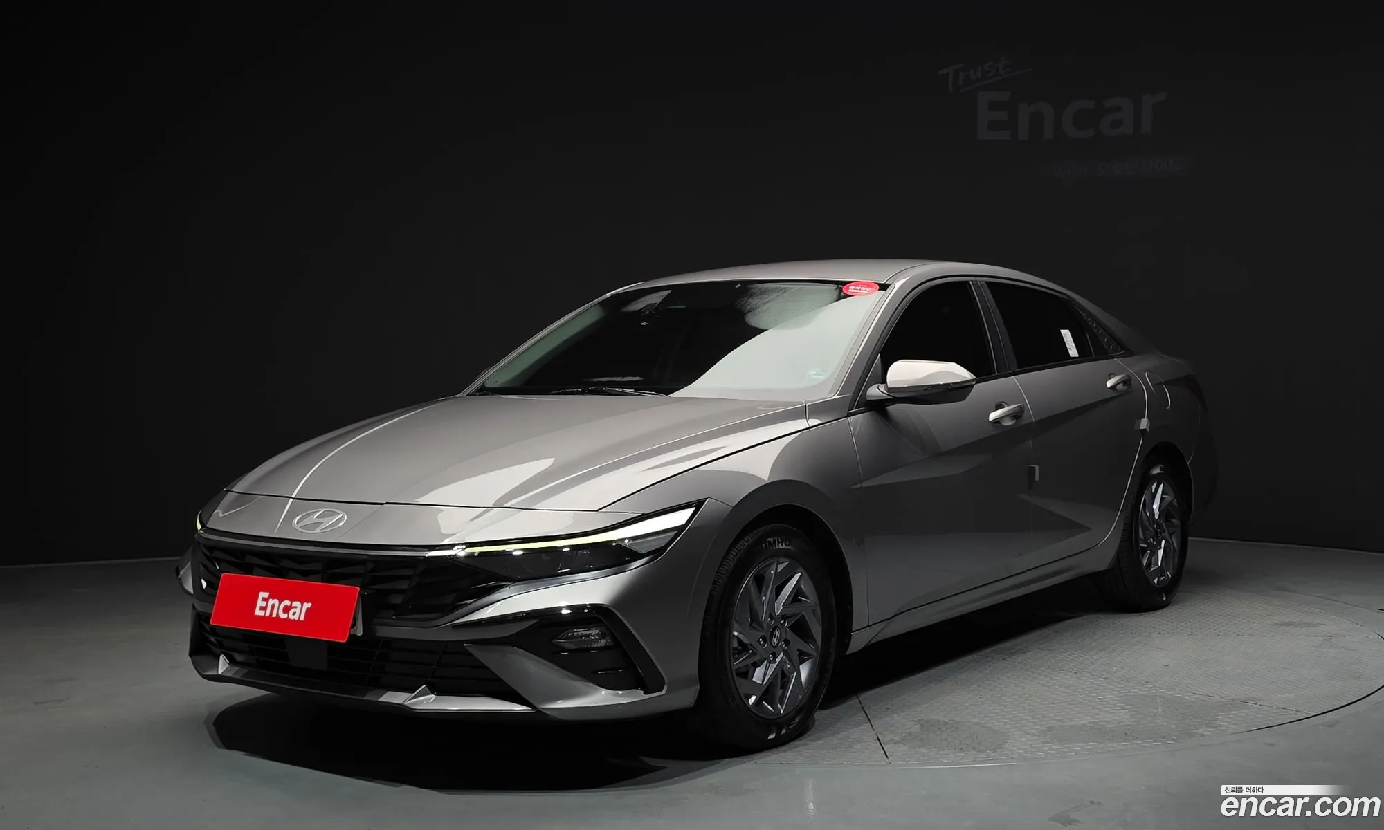 Hyundai Elantra Hybrid 2023 — 13