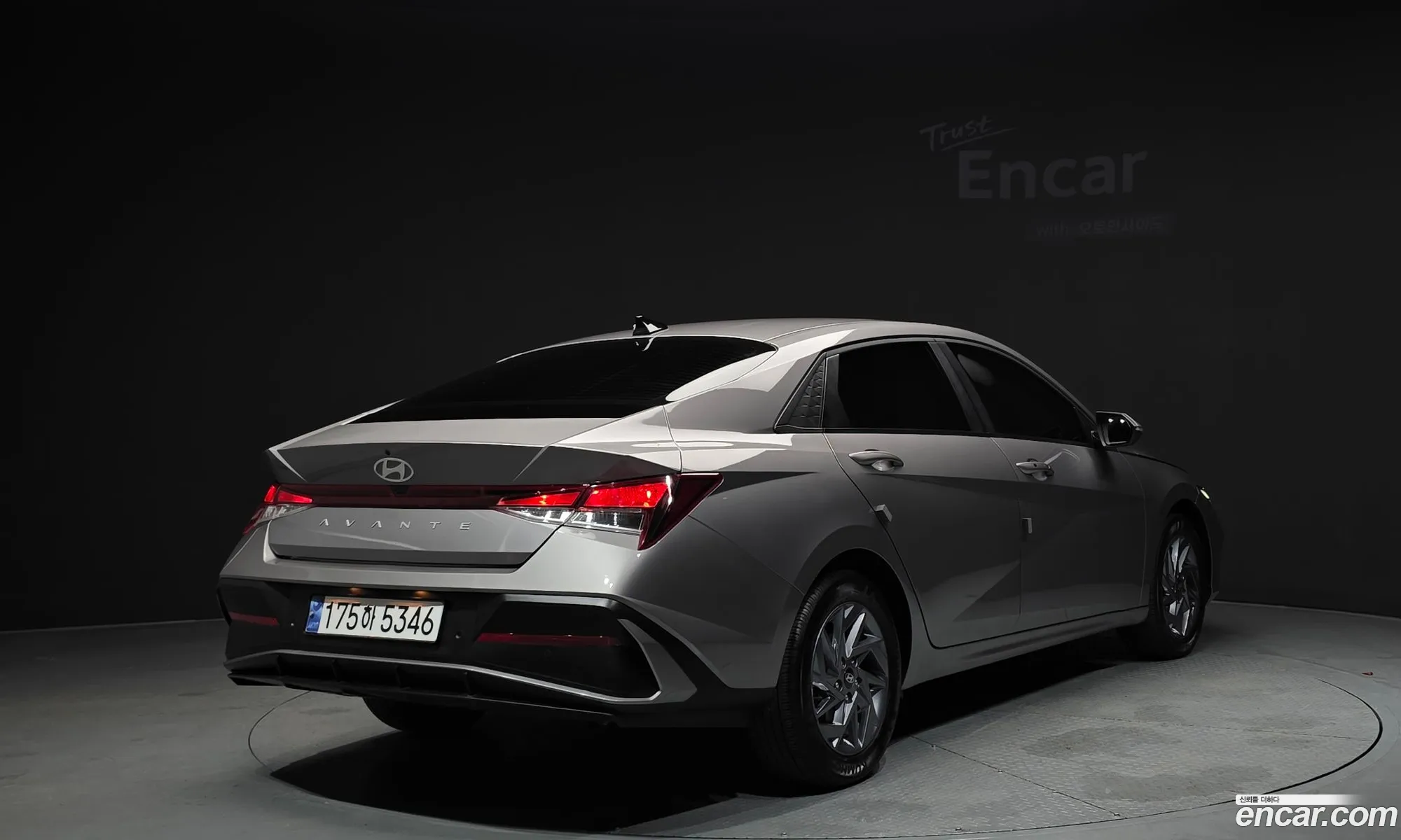 Hyundai Elantra Hybrid 2023 — 7