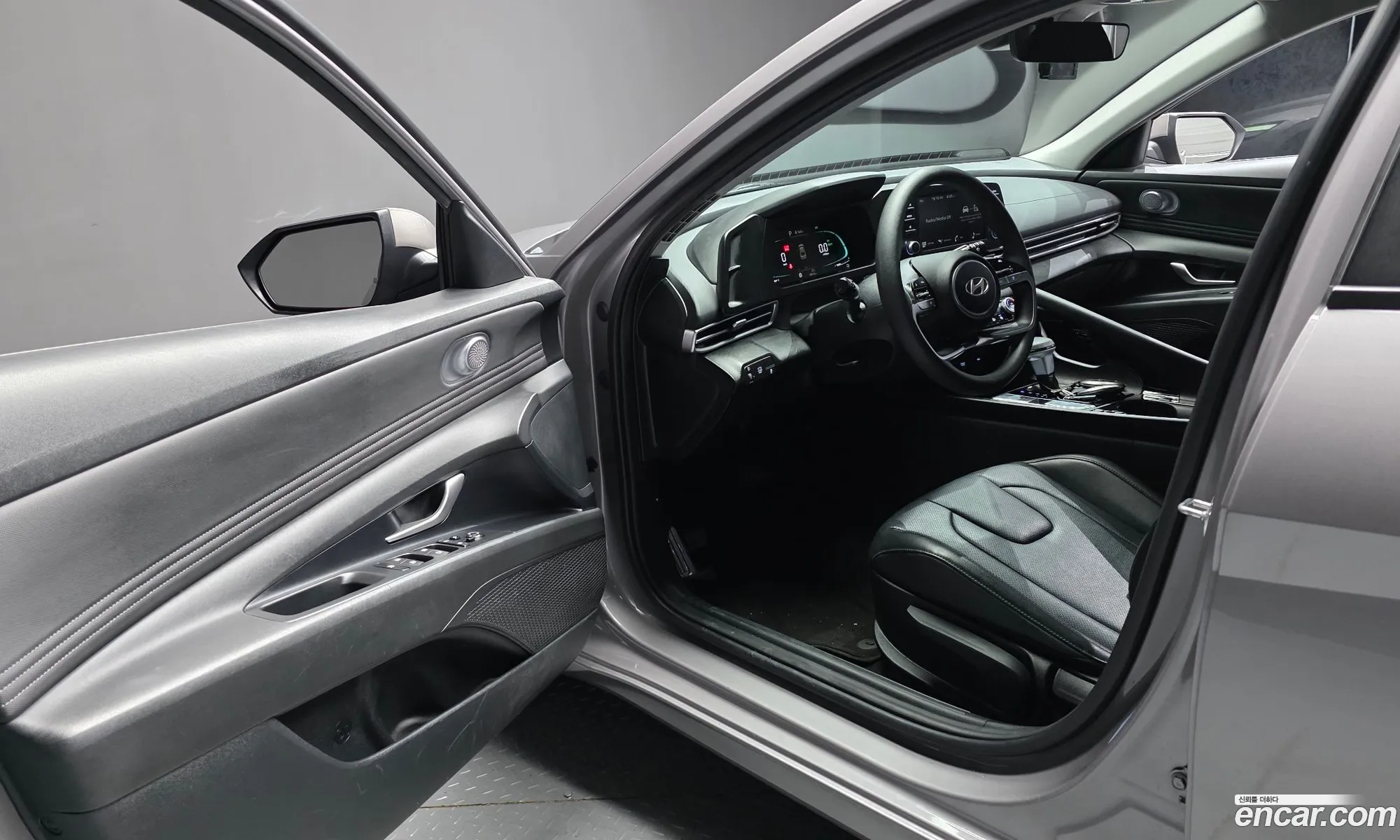 Hyundai Elantra Hybrid 2023 — 2