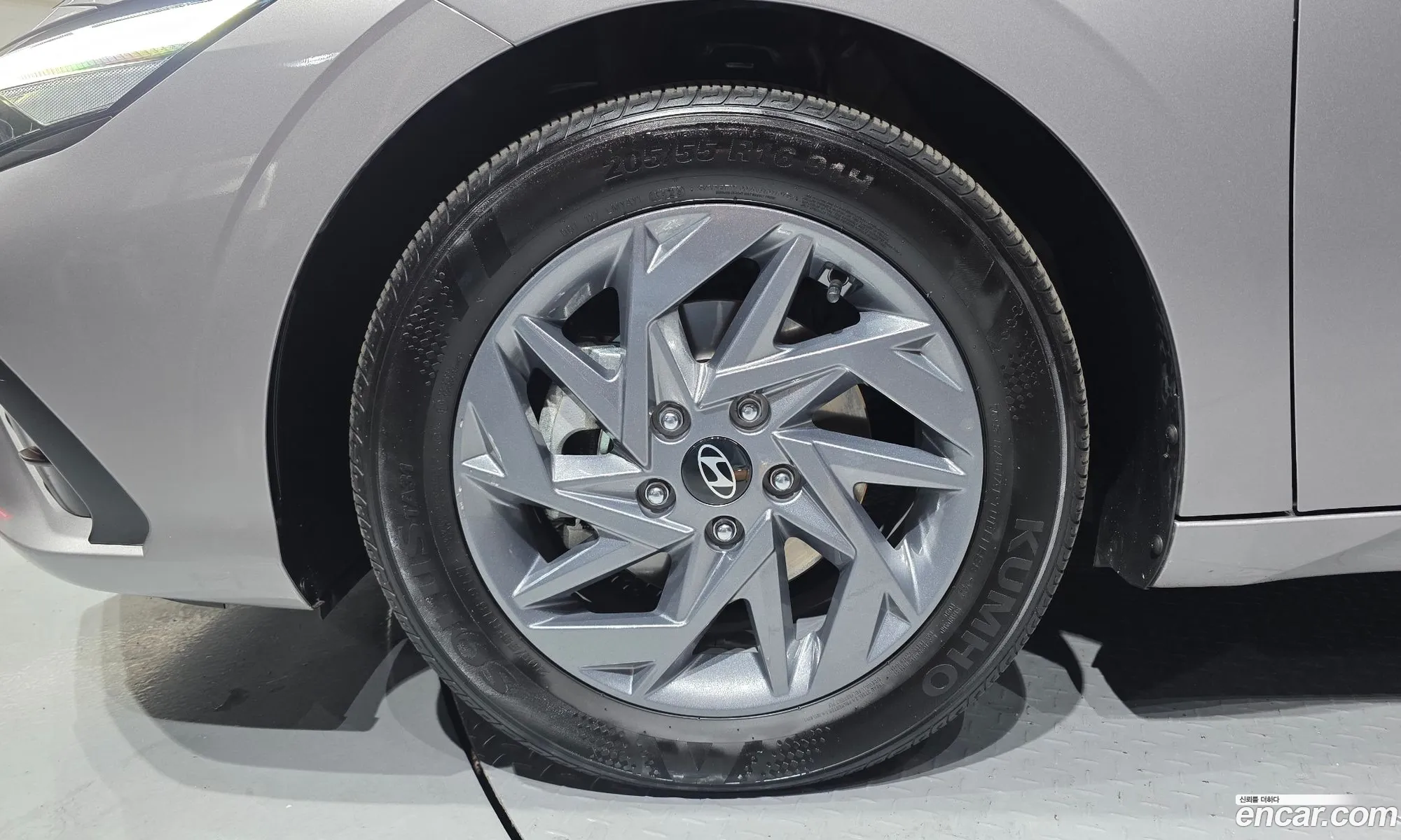 Hyundai Elantra Hybrid 2023 — 19