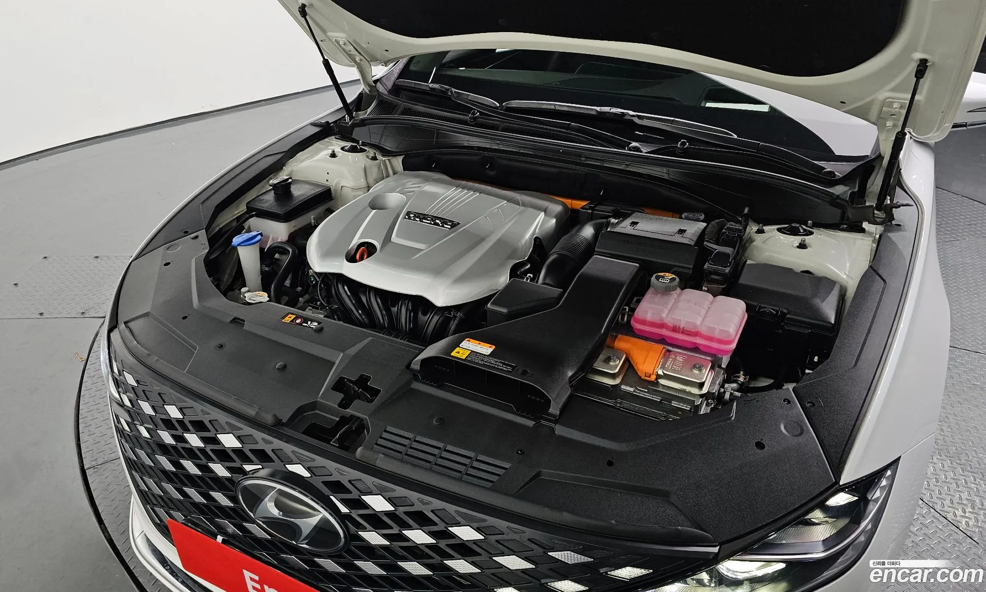 Hyundai Grandeur IG Hybrid 2020 — 17