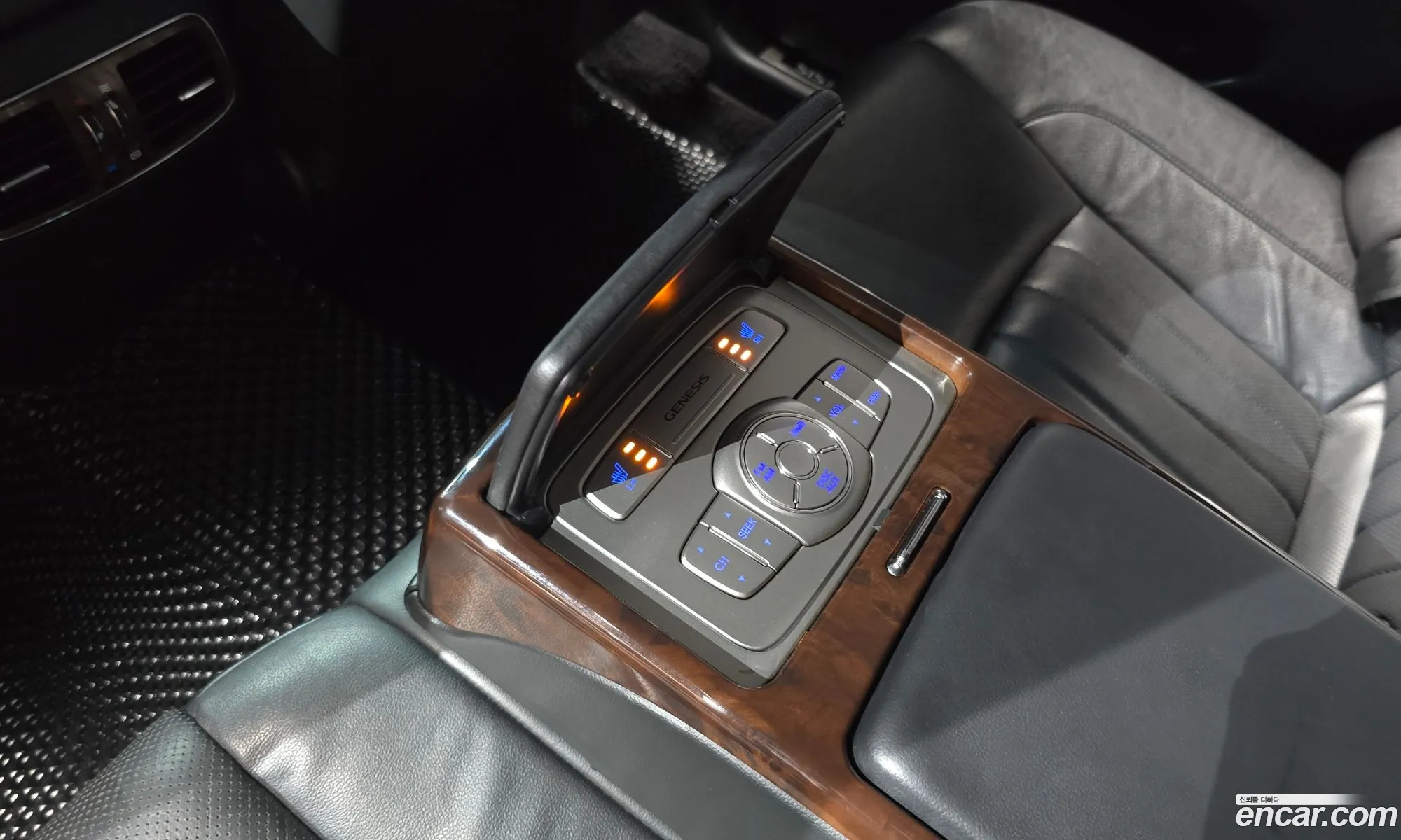 Hyundai Genesis 2010 — 8