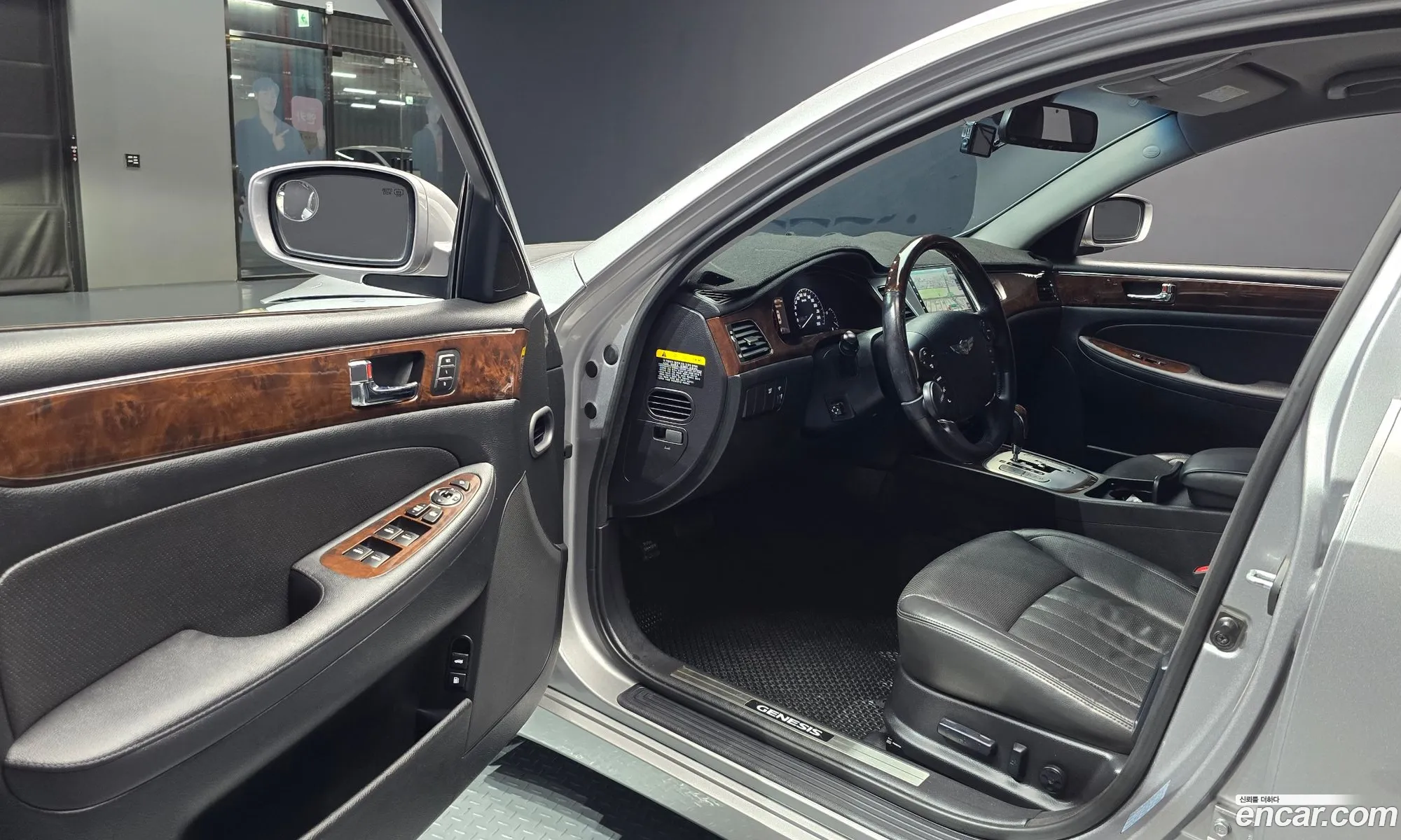 Hyundai Genesis 2010 — 11