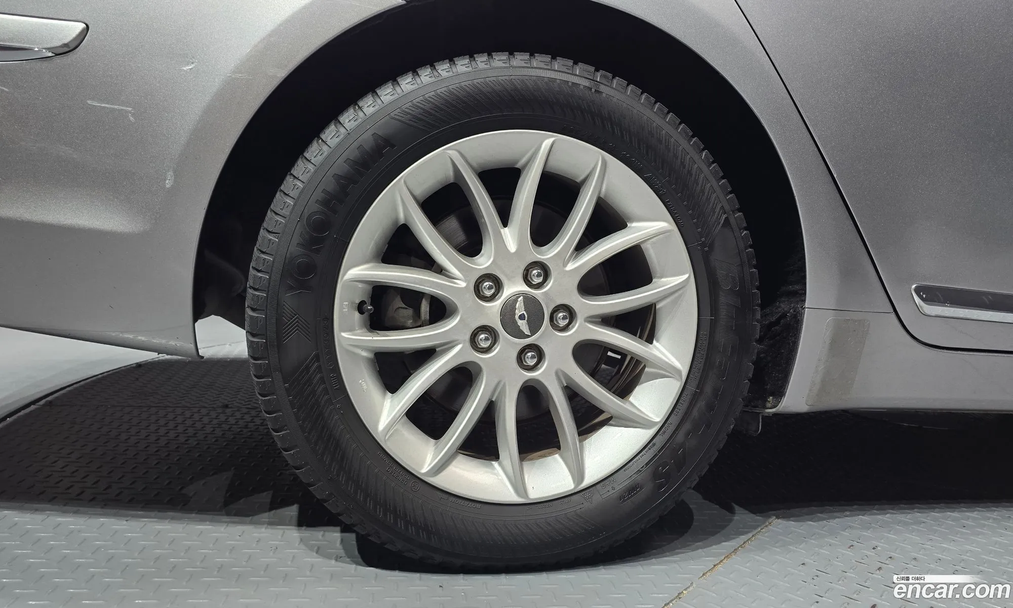Hyundai Genesis 2010 — 18