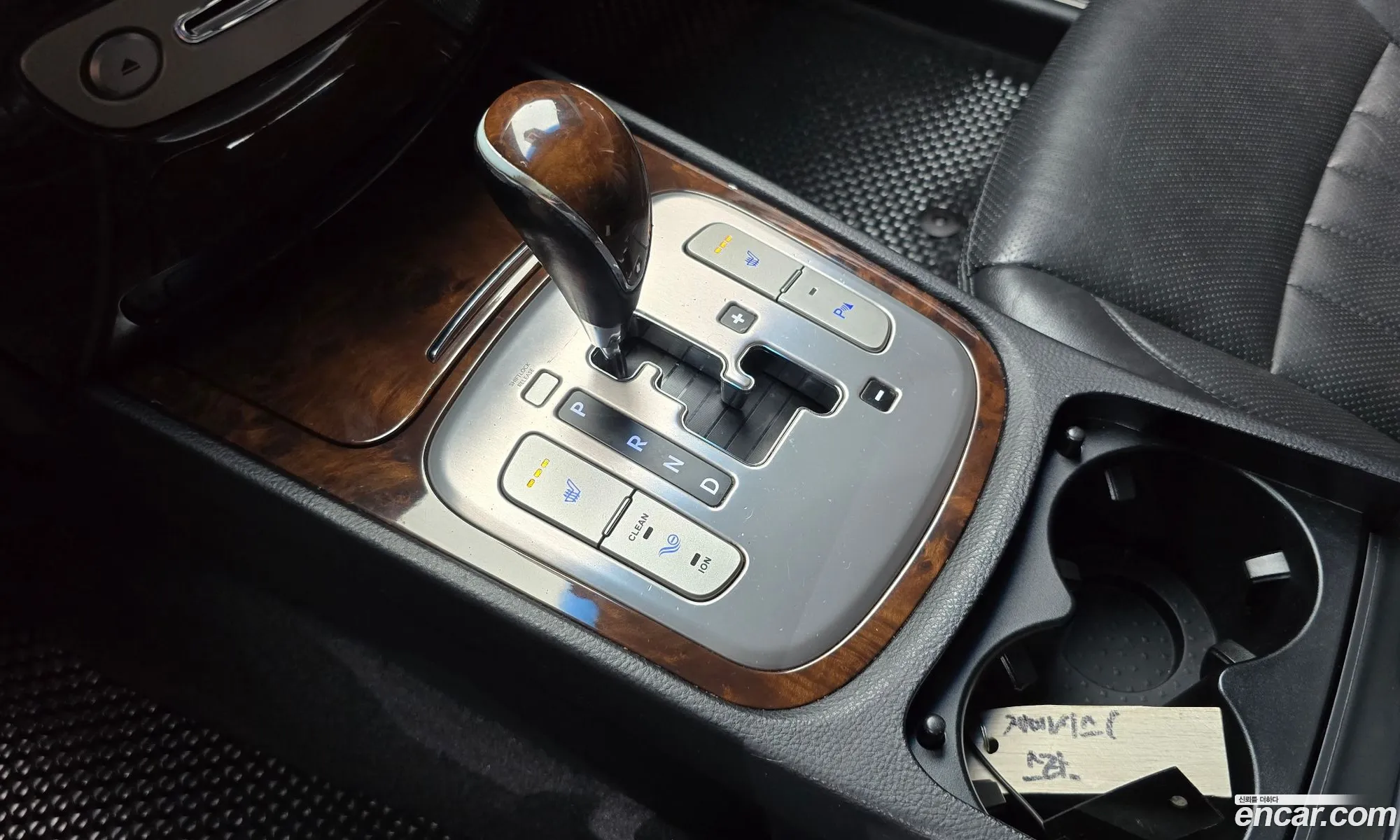 Hyundai Genesis 2010 — 12