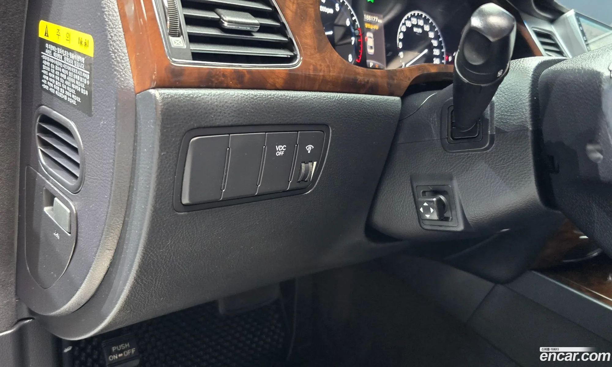 Hyundai Genesis 2010 — 16