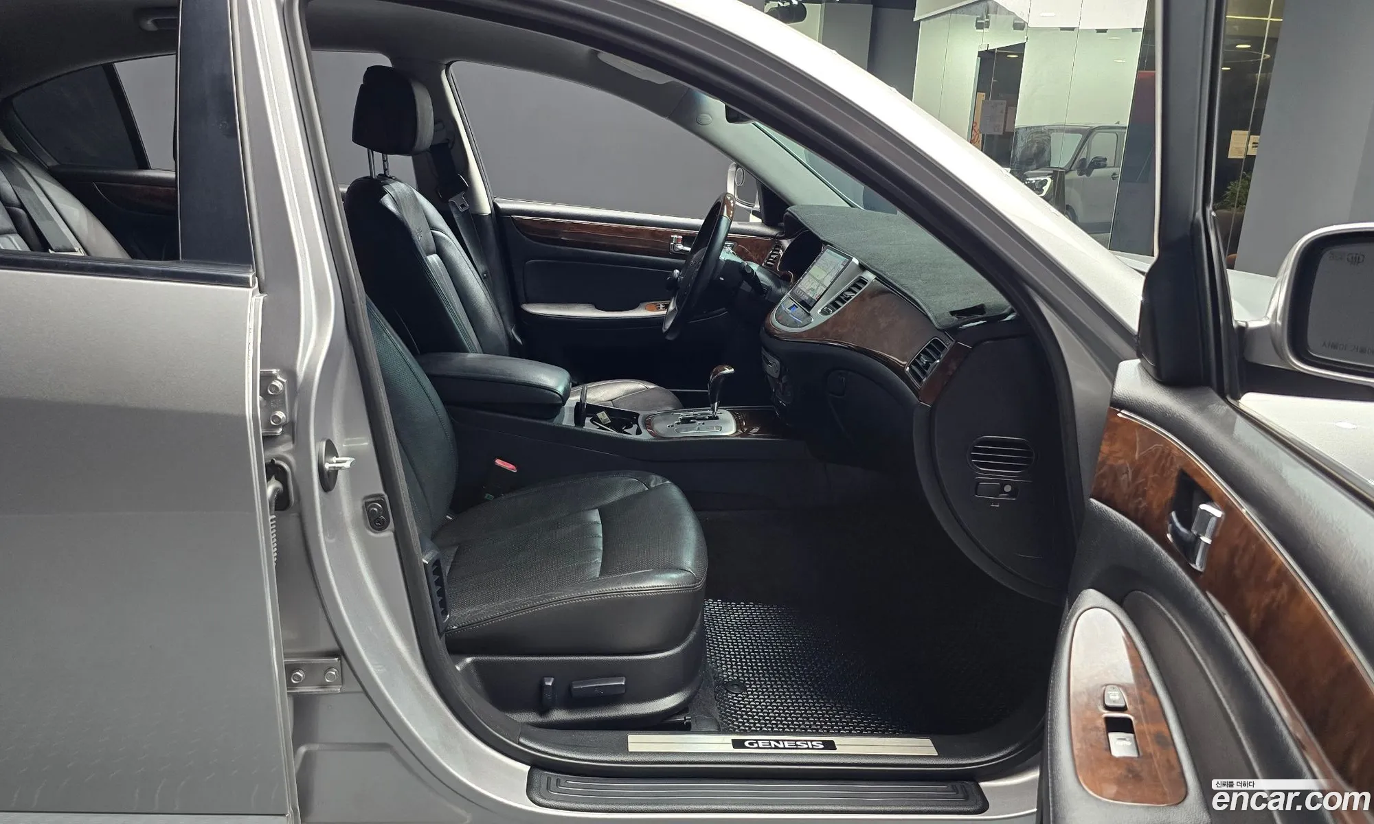Hyundai Genesis 2010 — 19