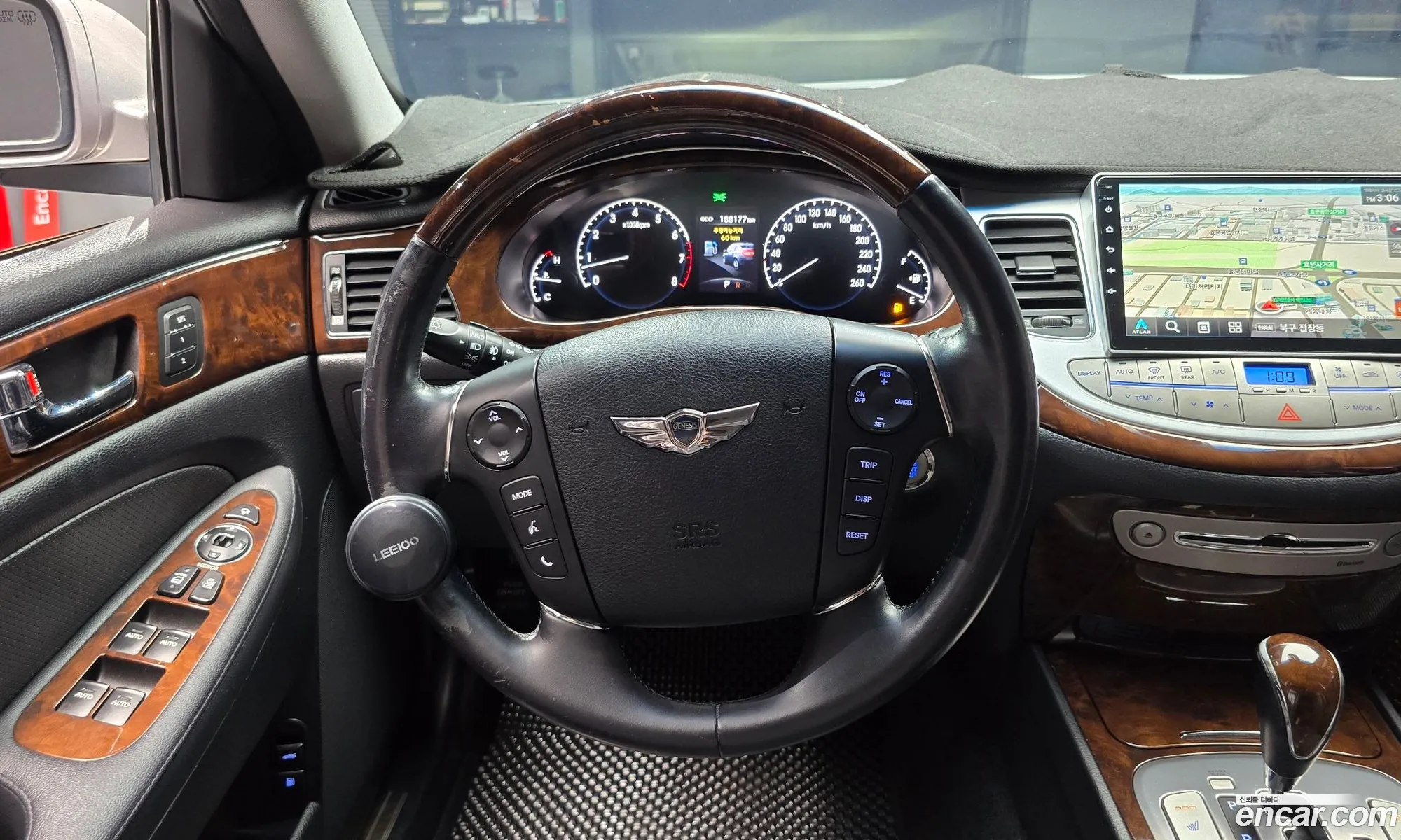 Hyundai Genesis 2010 — 17