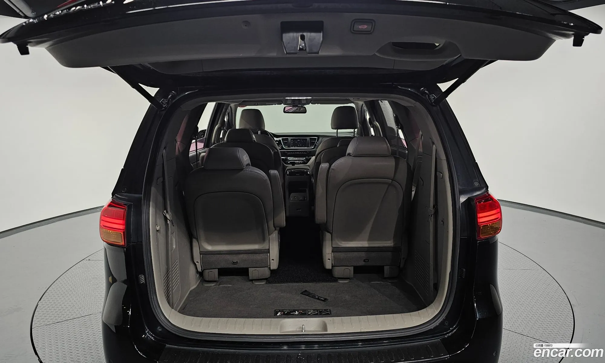 Kia Carnival 2017 — 20