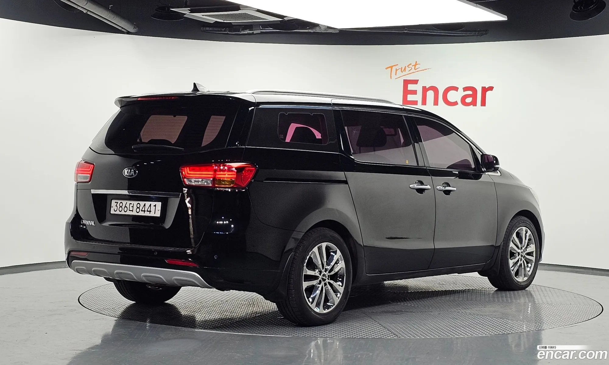 Kia Carnival 2017 — 11