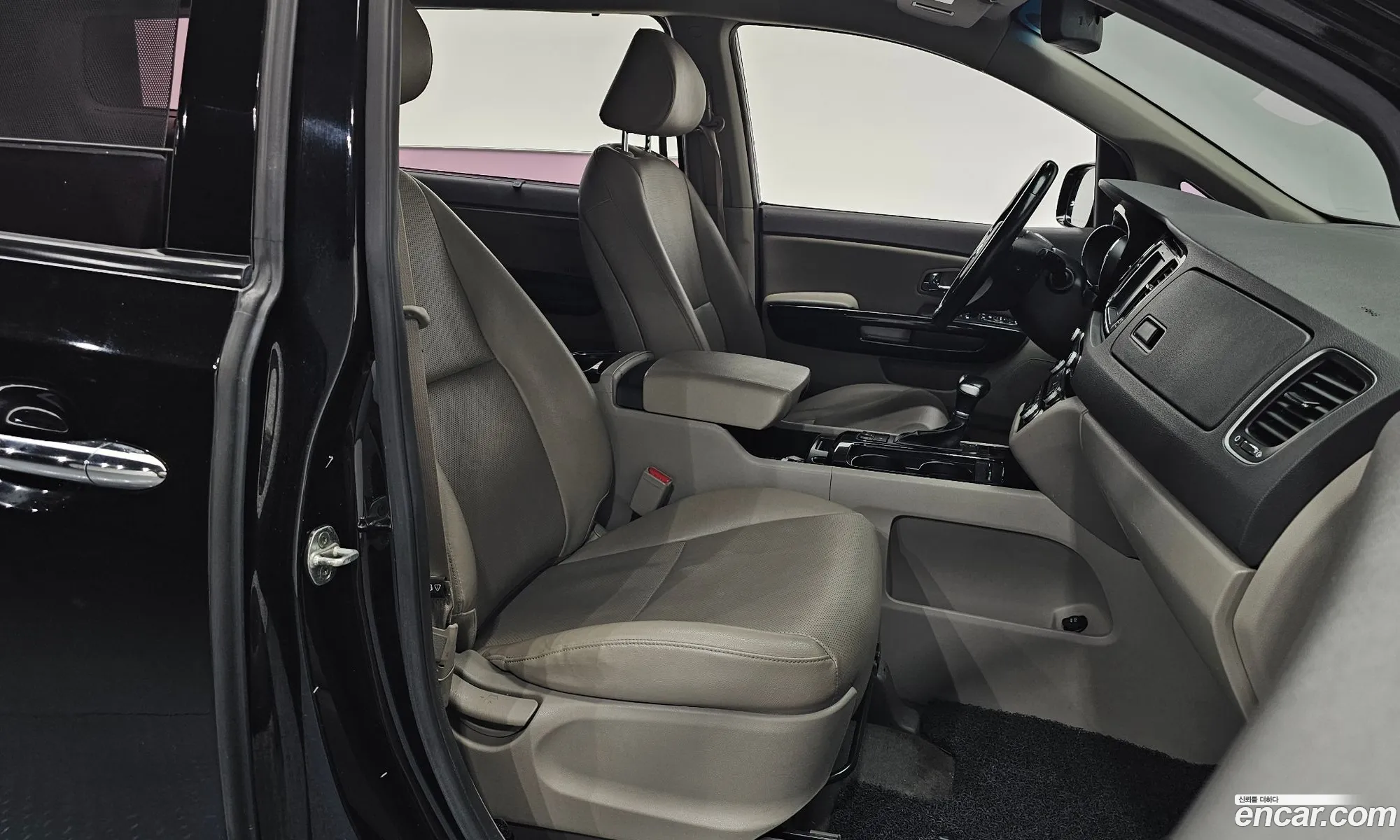 Kia Carnival 2017 — 2