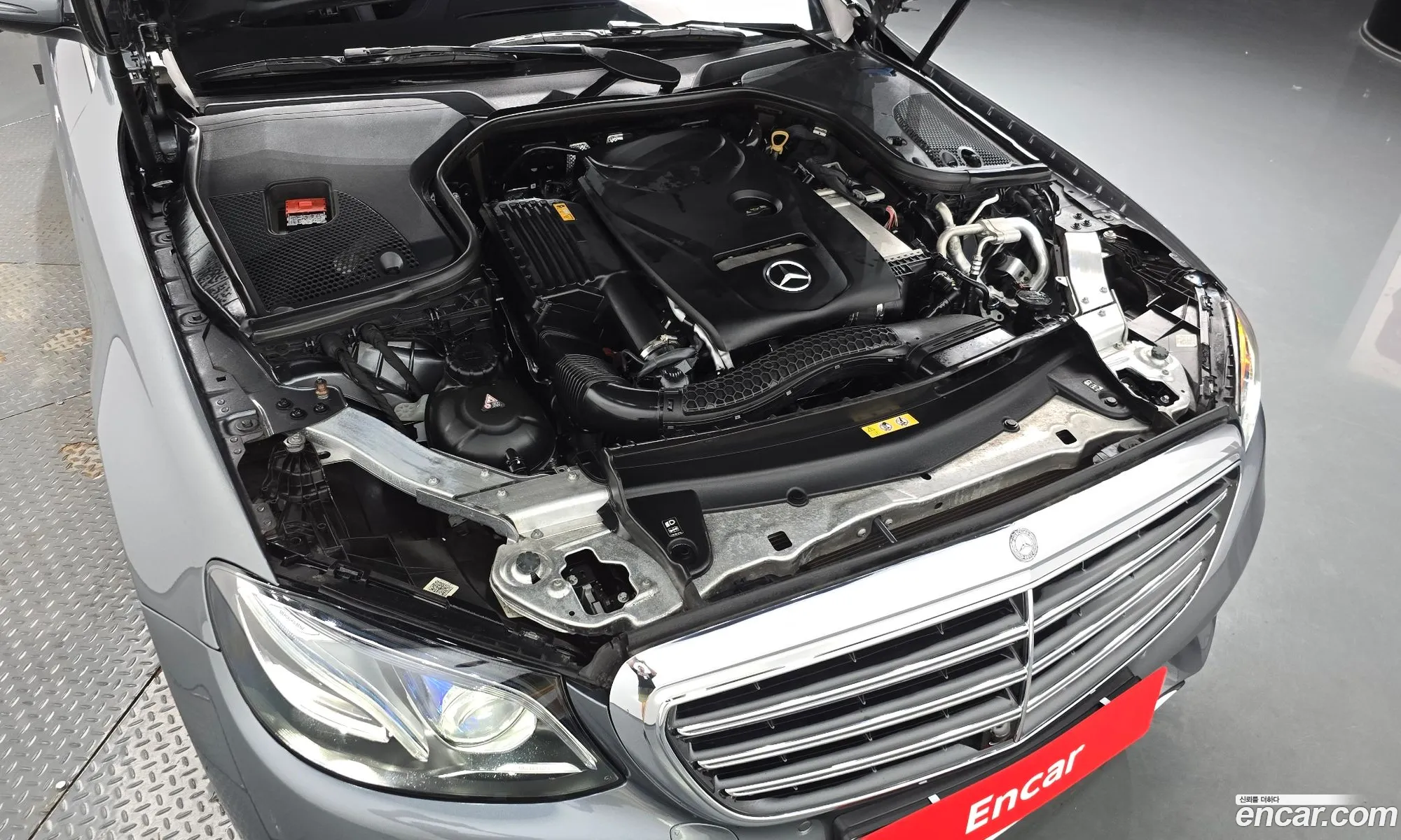 Mercedes-Benz E-Class W213 2017 WDDZF4JB5HA210599 — 32