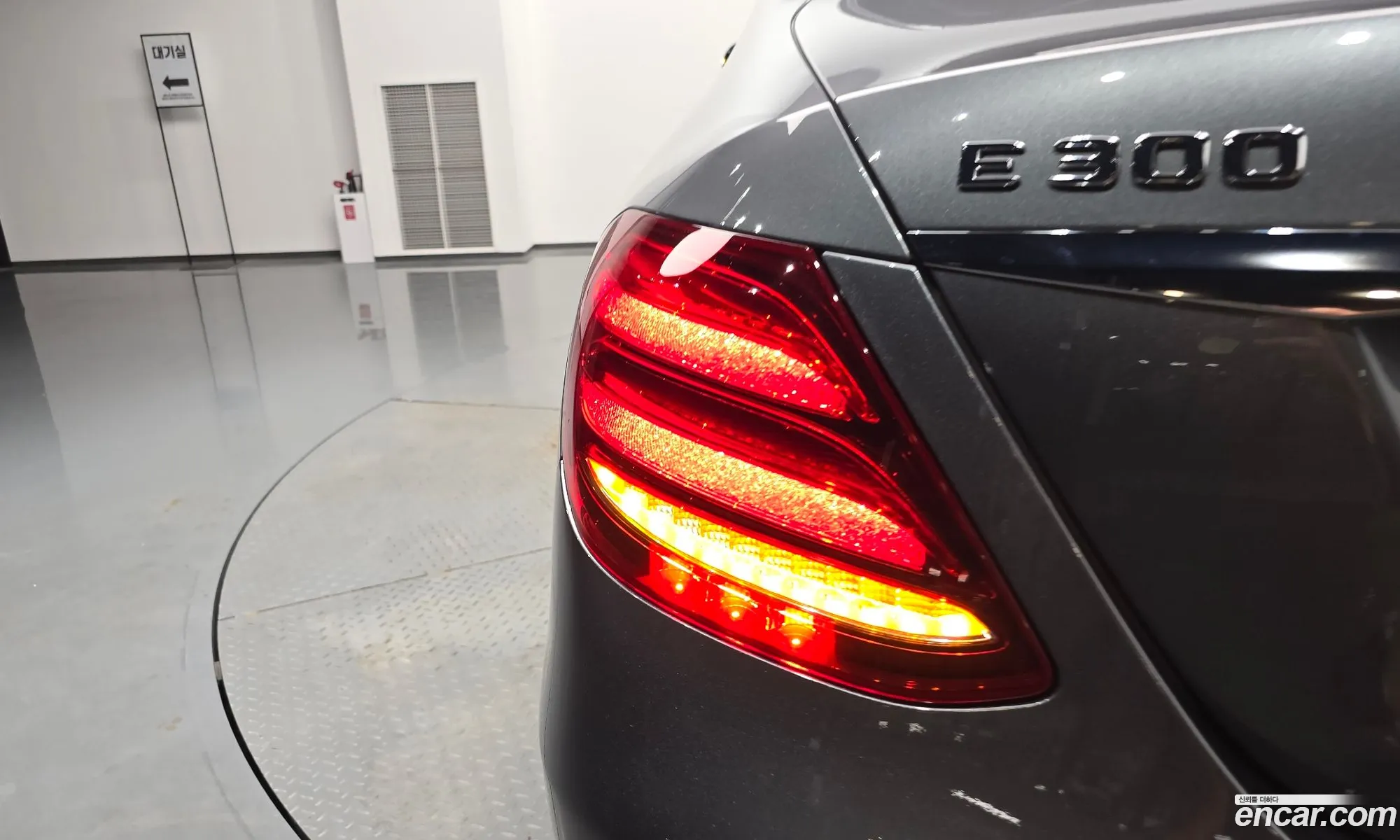 Mercedes-Benz E-Class W213 2017 WDDZF4JB5HA210599 — 12