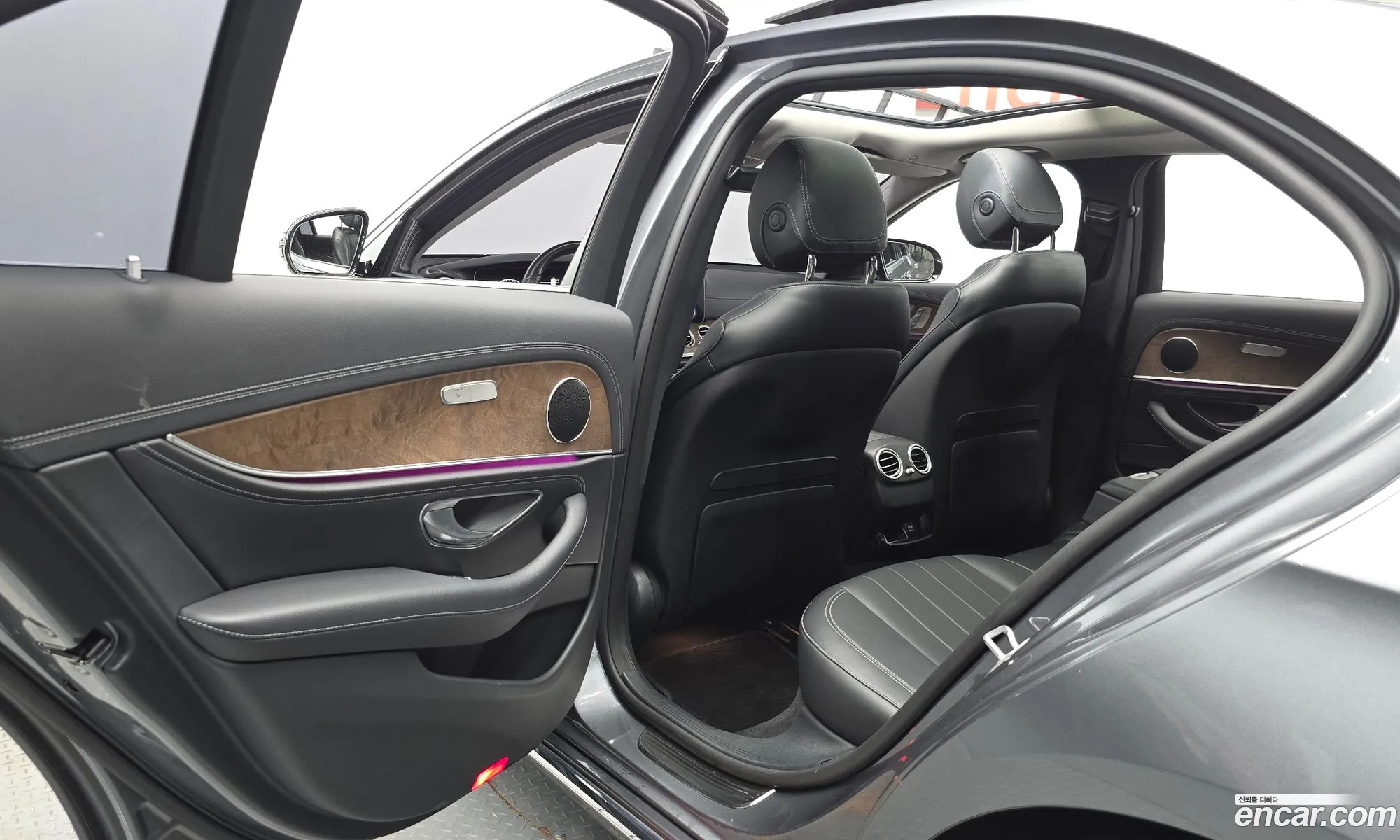Mercedes-Benz E-Class W213 2017 WDDZF4JB5HA210599 — 4