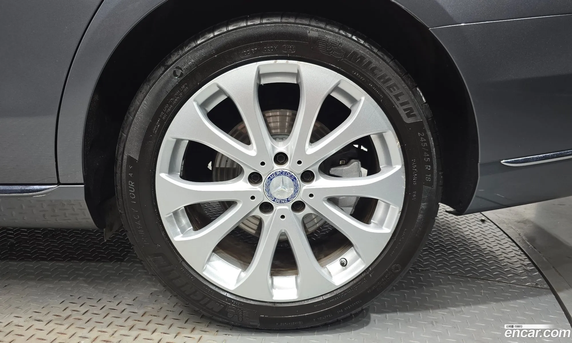 Mercedes-Benz E-Class W213 2017 WDDZF4JB5HA210599 — 23