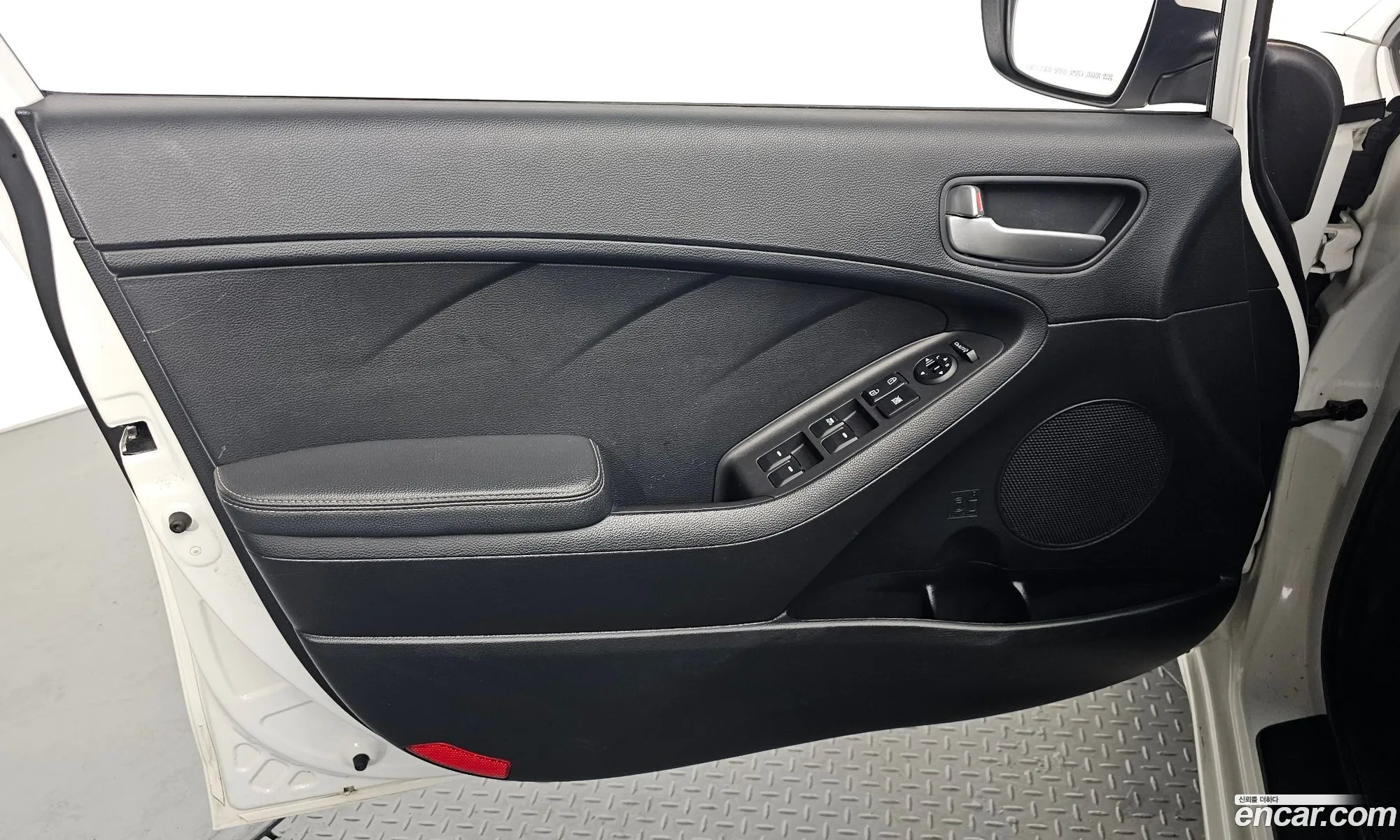 Kia K3 2014 — 12
