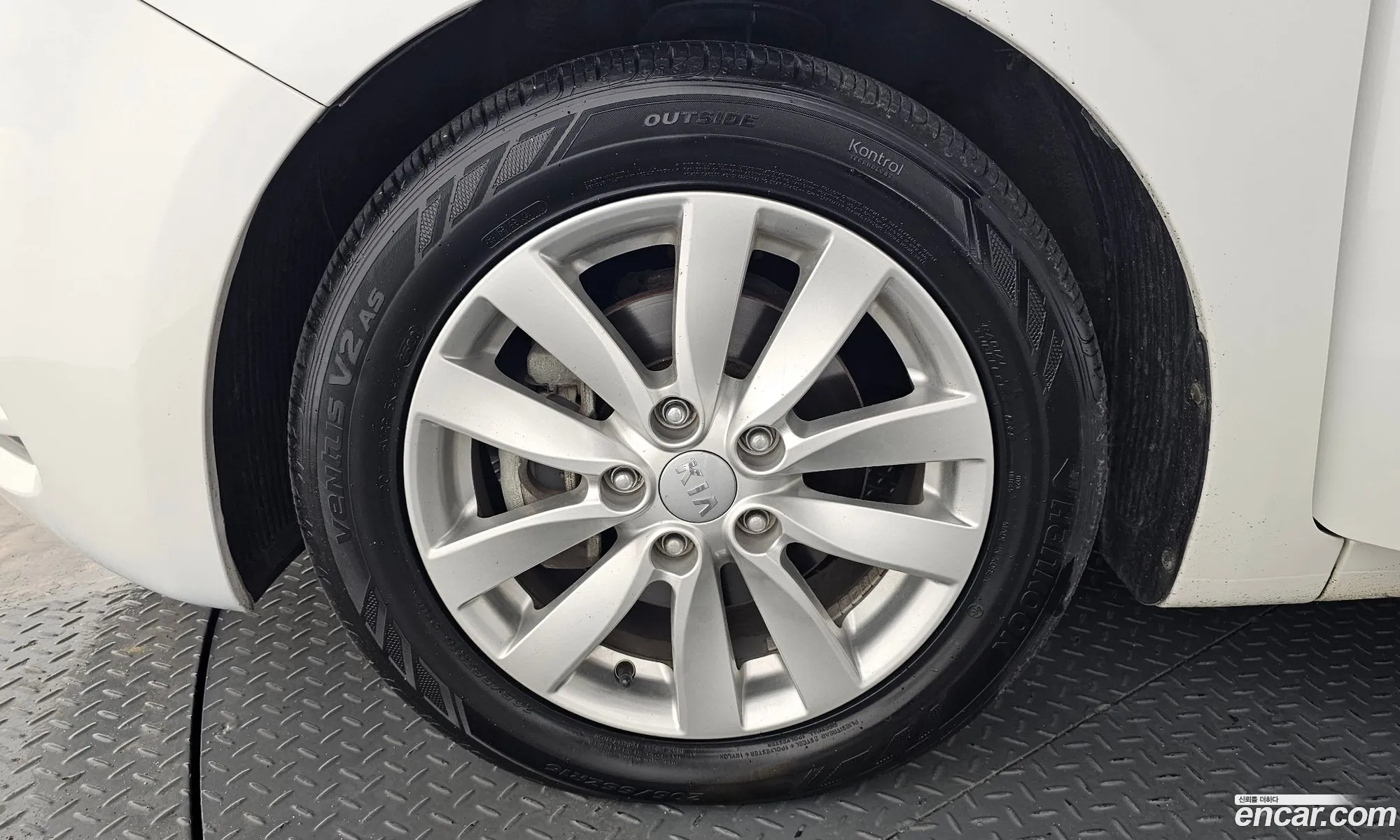 Kia K3 2014 — 15