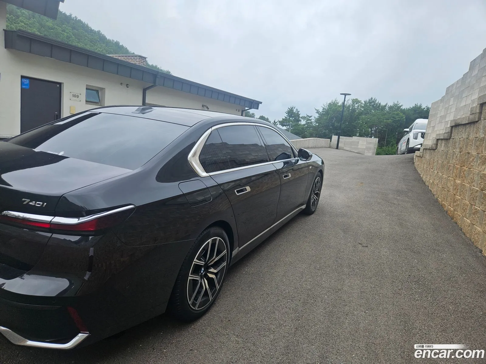BMW 7 Series 2025 — 8