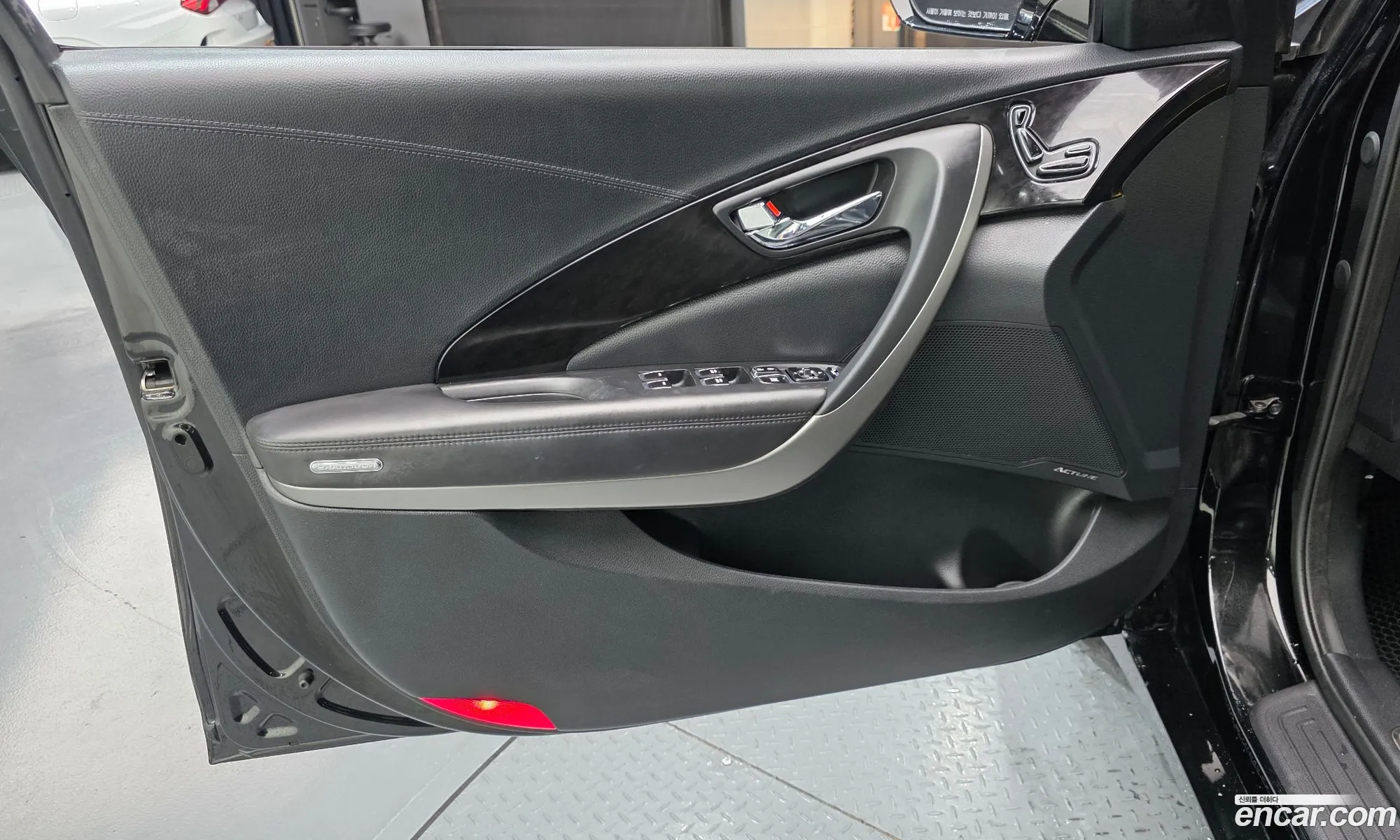 Hyundai Grandeur HG Hybrid 2015 — 23