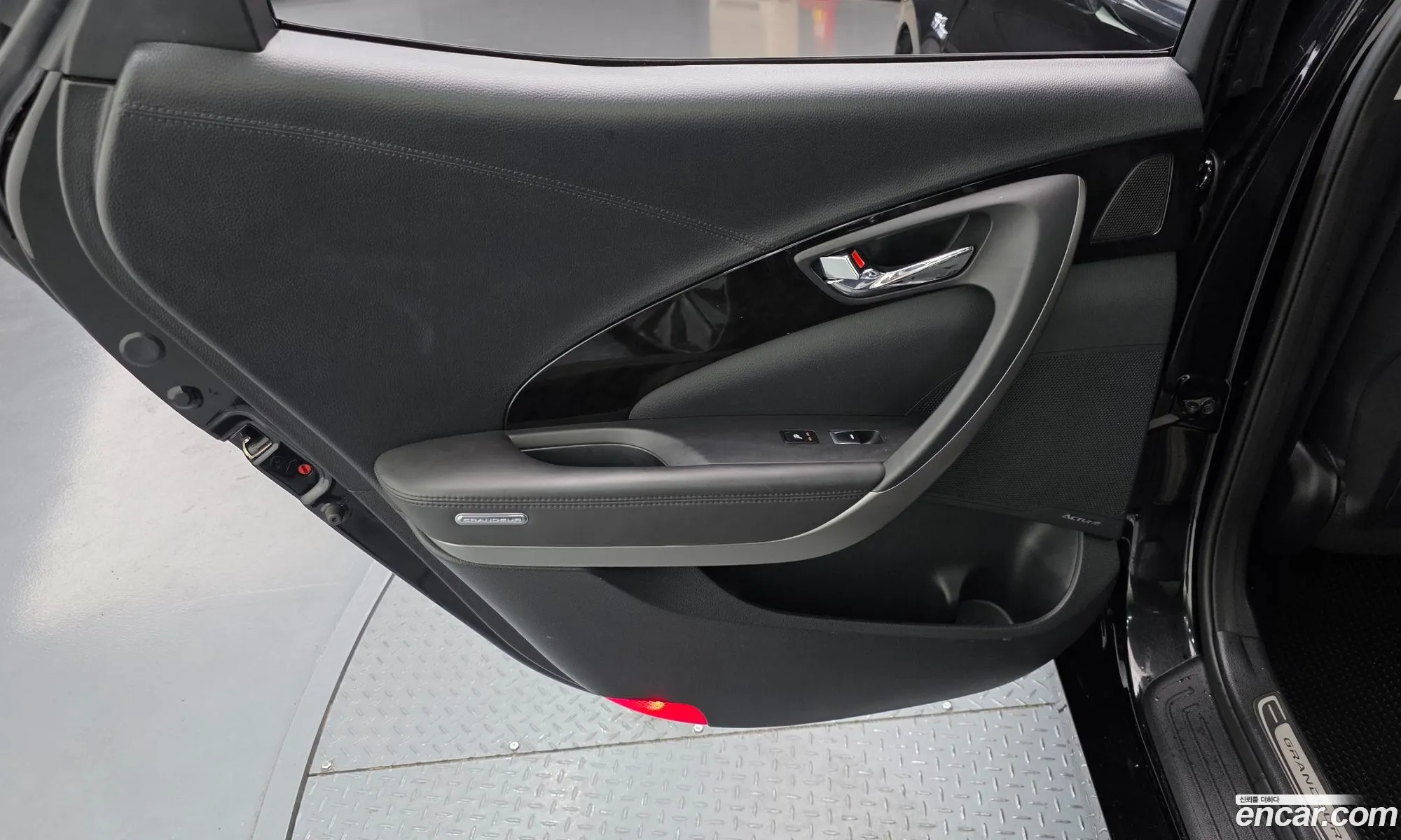 Hyundai Grandeur HG Hybrid 2015 — 3