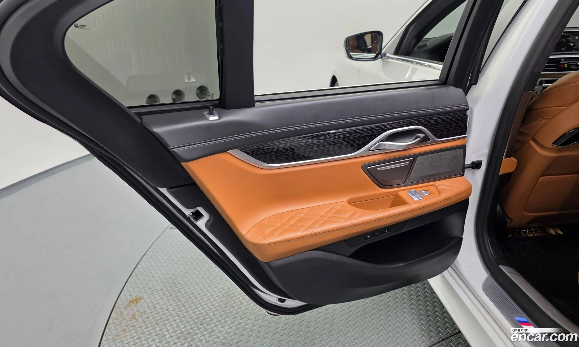 BMW 7 Series 2021 WBA7B8106MCG42460 — 7