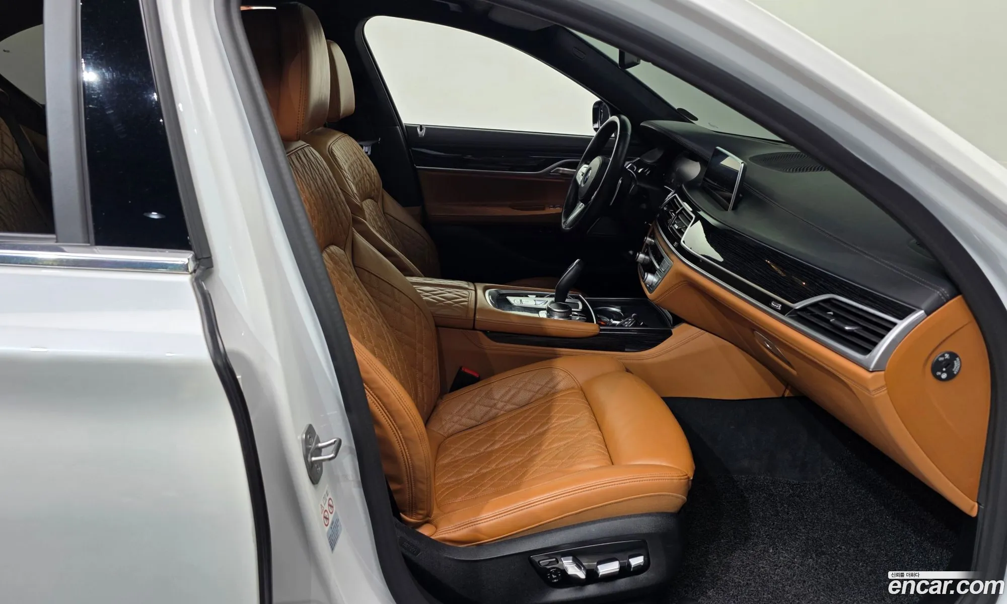 BMW 7 Series 2021 WBA7B8106MCG42460 — 19