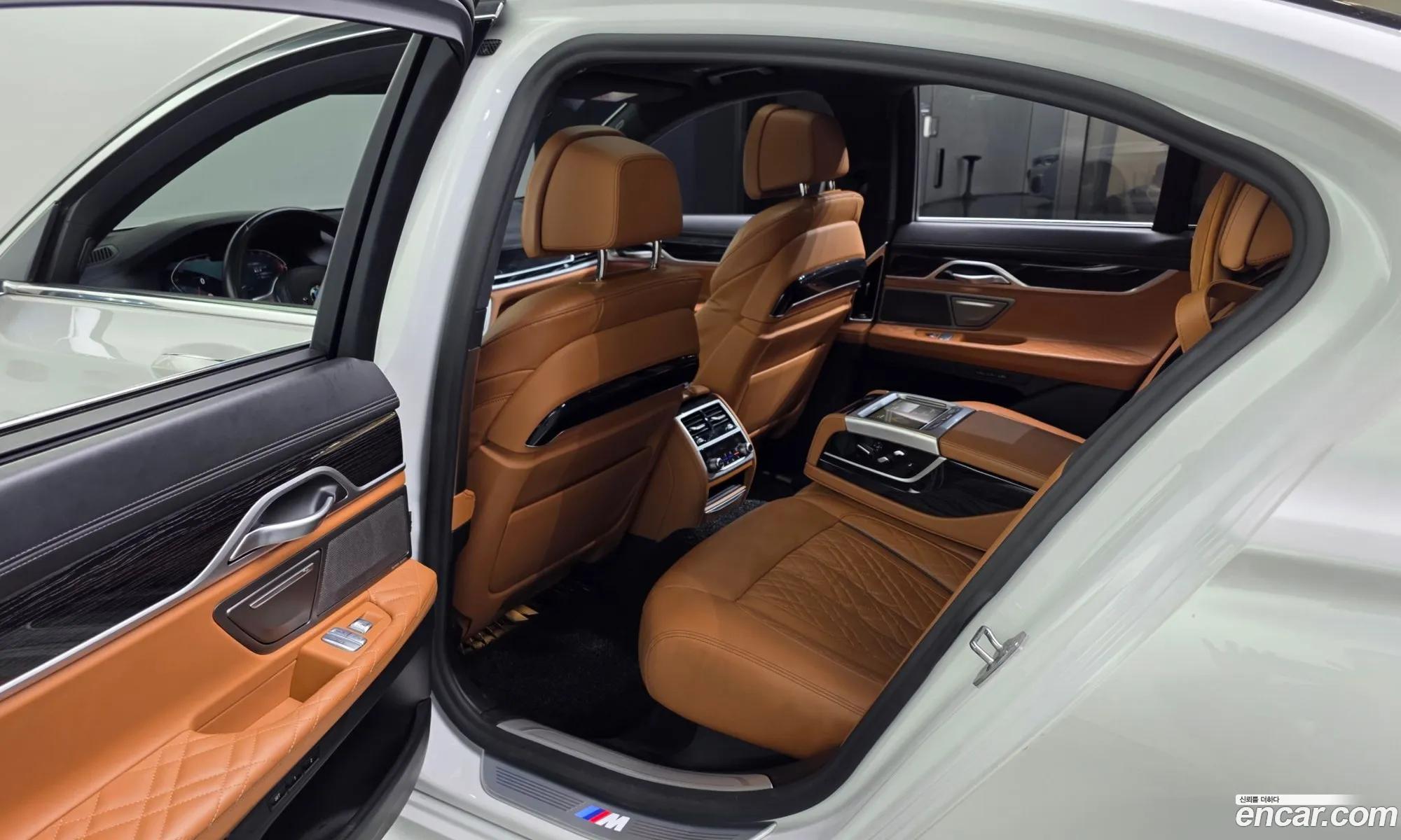BMW 7 Series 2021 WBA7B8106MCG42460 — 25
