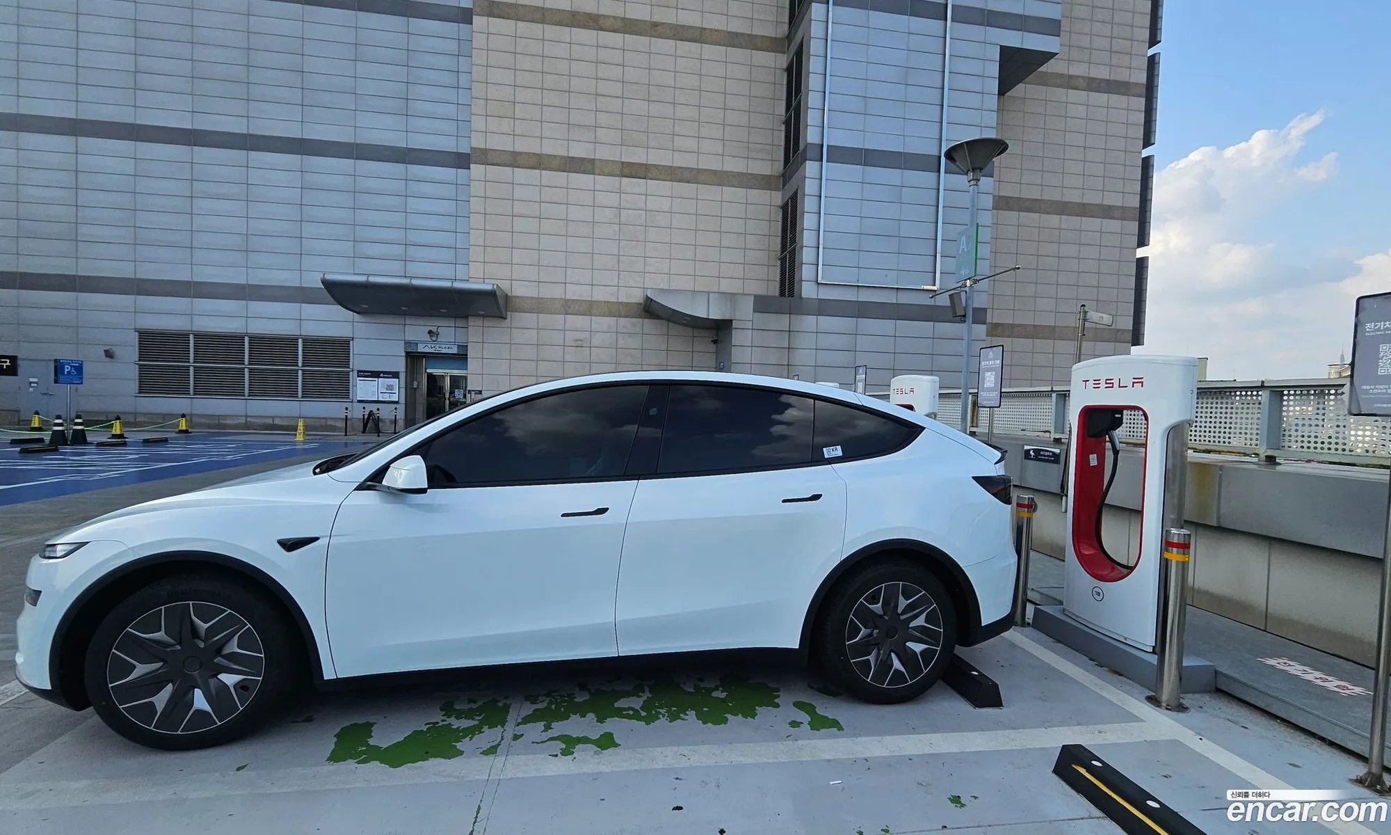 Tesla Model Y 2026 — 11