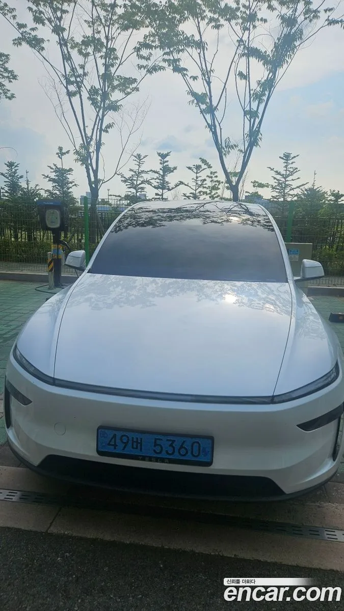 Tesla Model Y 2026 — 10
