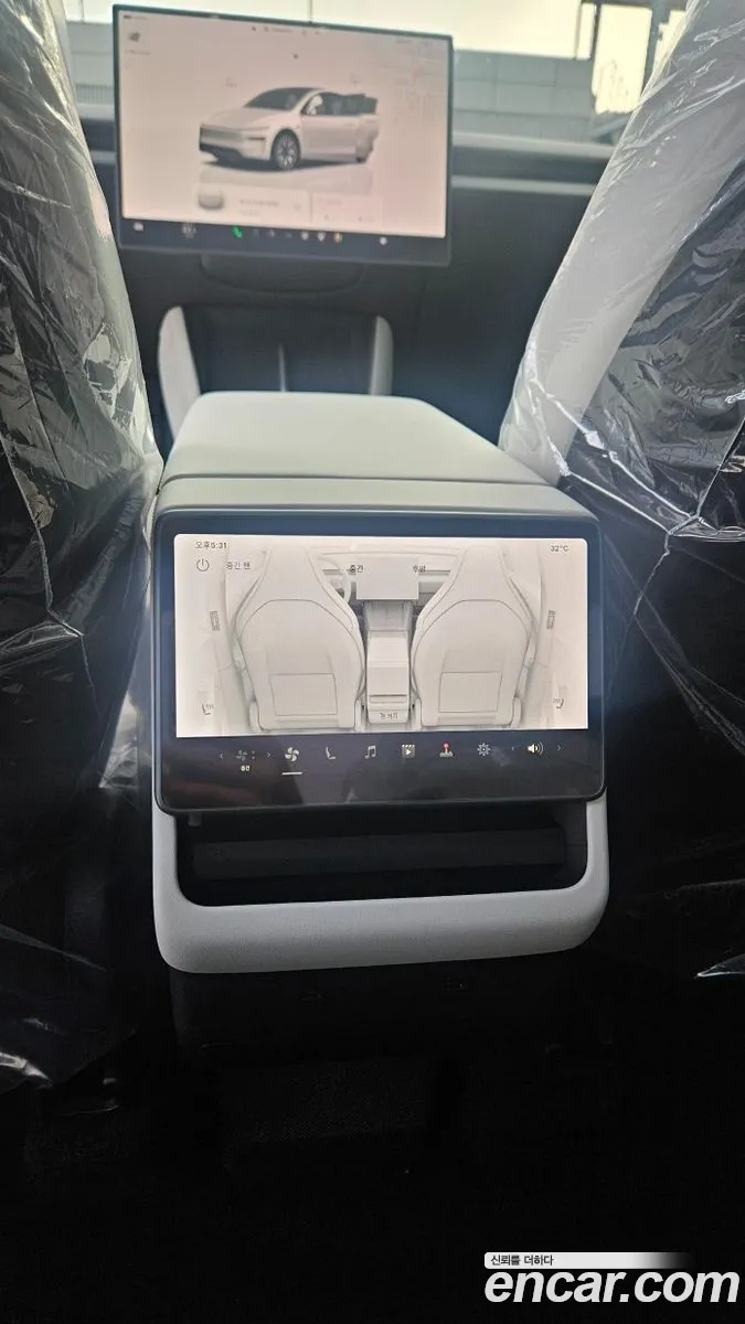 Tesla Model Y 2026 — 6