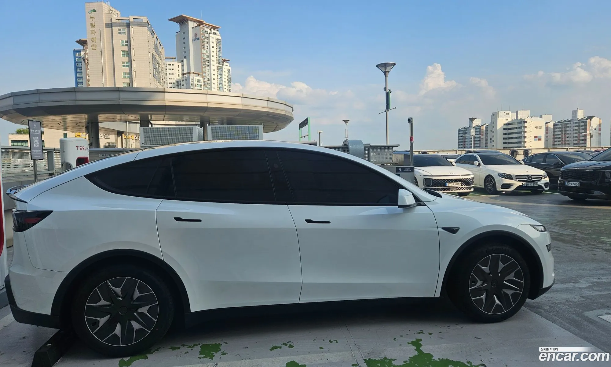 Tesla Model Y 2026 — 13