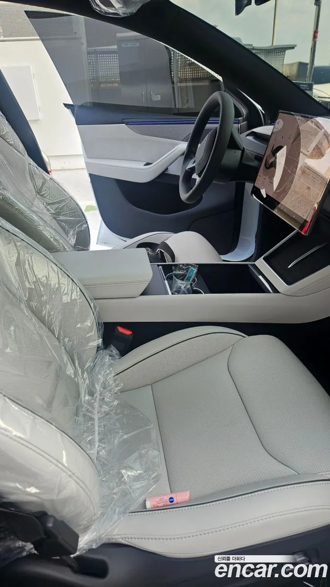 Tesla Model Y 2026 — 3