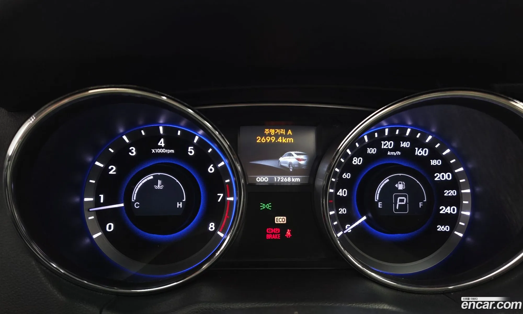 Hyundai YF Sonata 2009 — 18